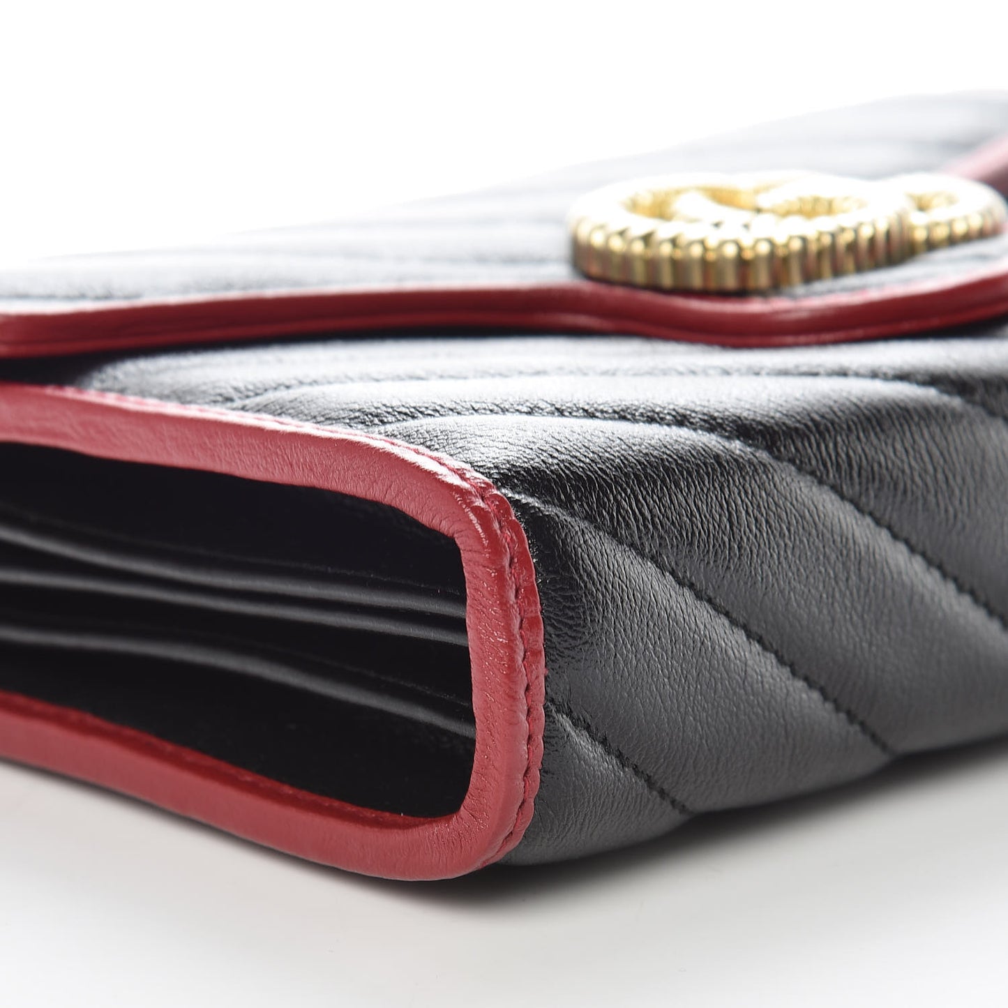 Vintage Effect Calfskin Matelasse Diagonal Torchon GG Marmont Chain Wallet Black Romantic Cherry