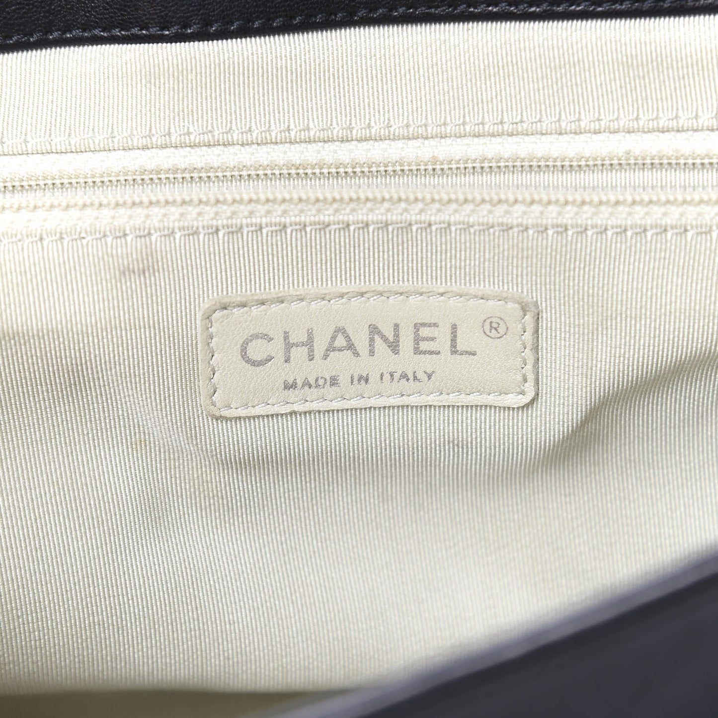 Washed Lambskin Quilted Medium Chain Around Messenger Black
