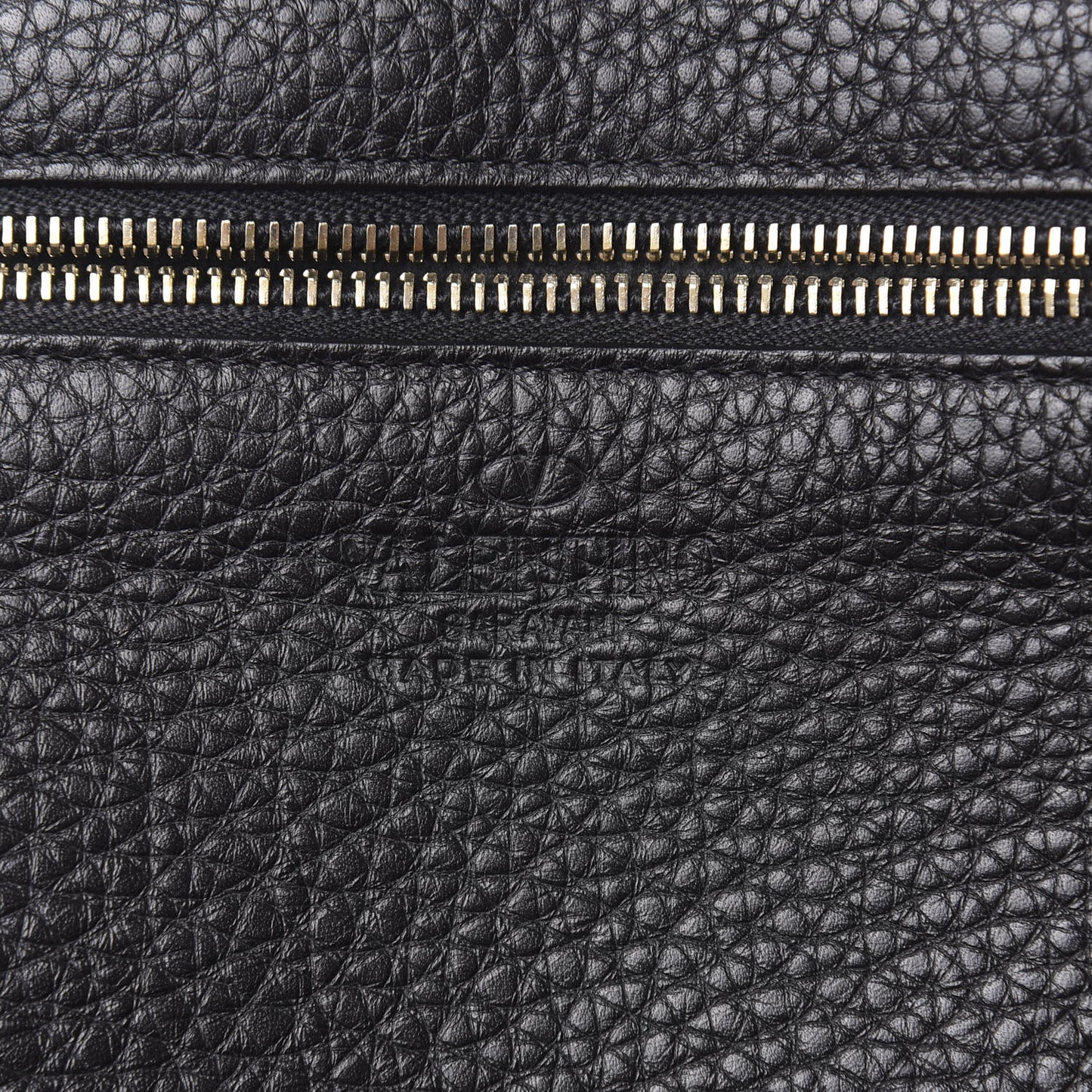 Pebbled Calfskin Medium Rockstud Tote Black