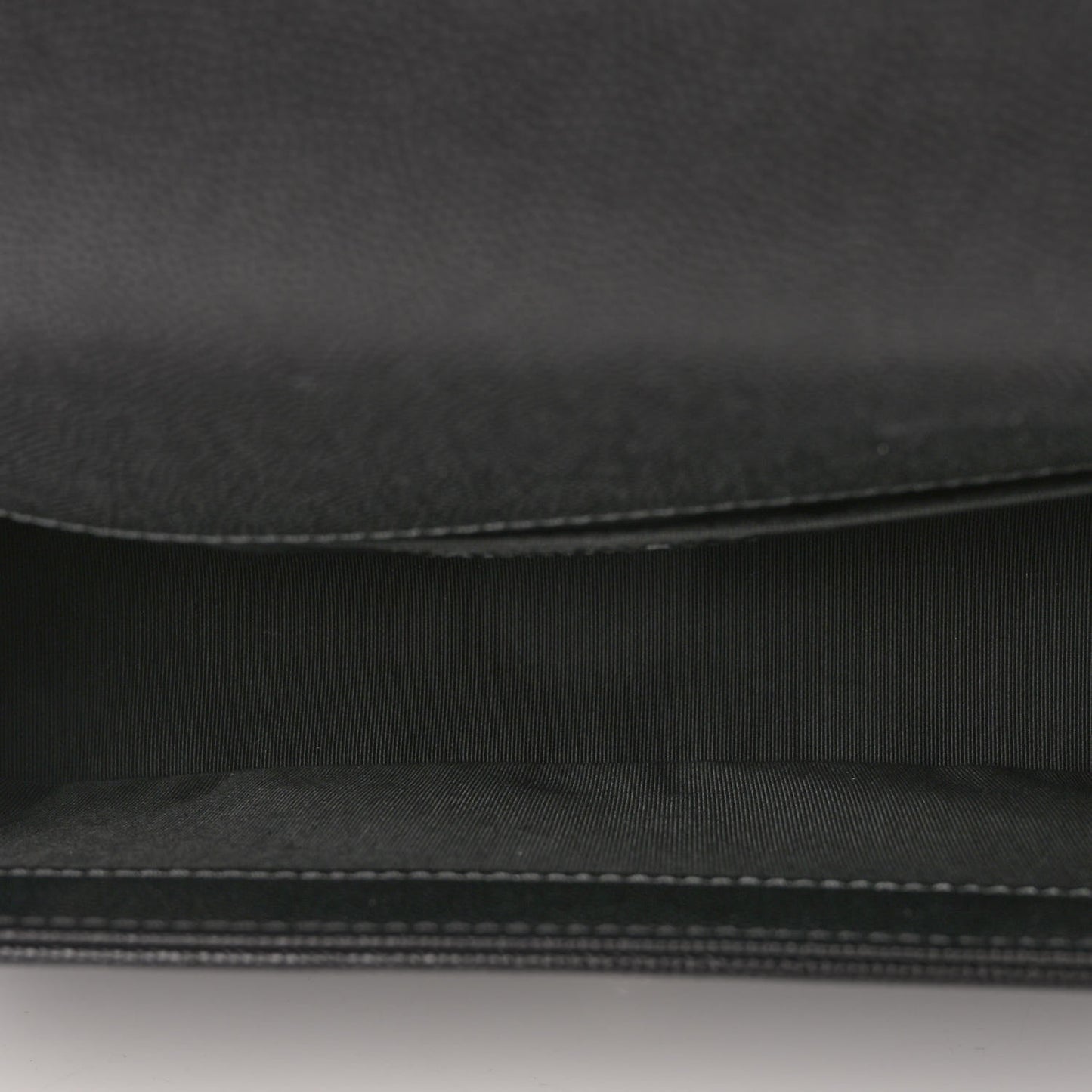 Caviar Quilted Medium Boy Flap Black