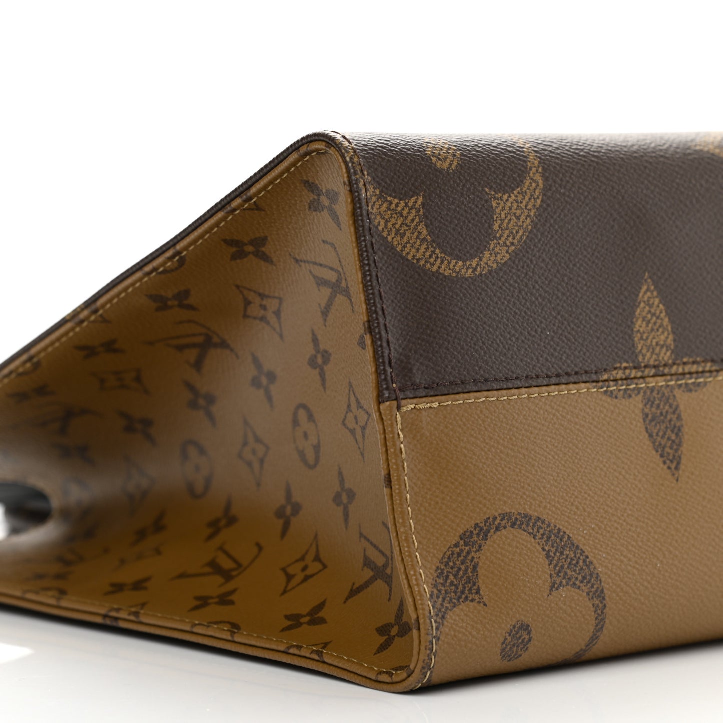 Reverse Monogram Giant Onthego MM