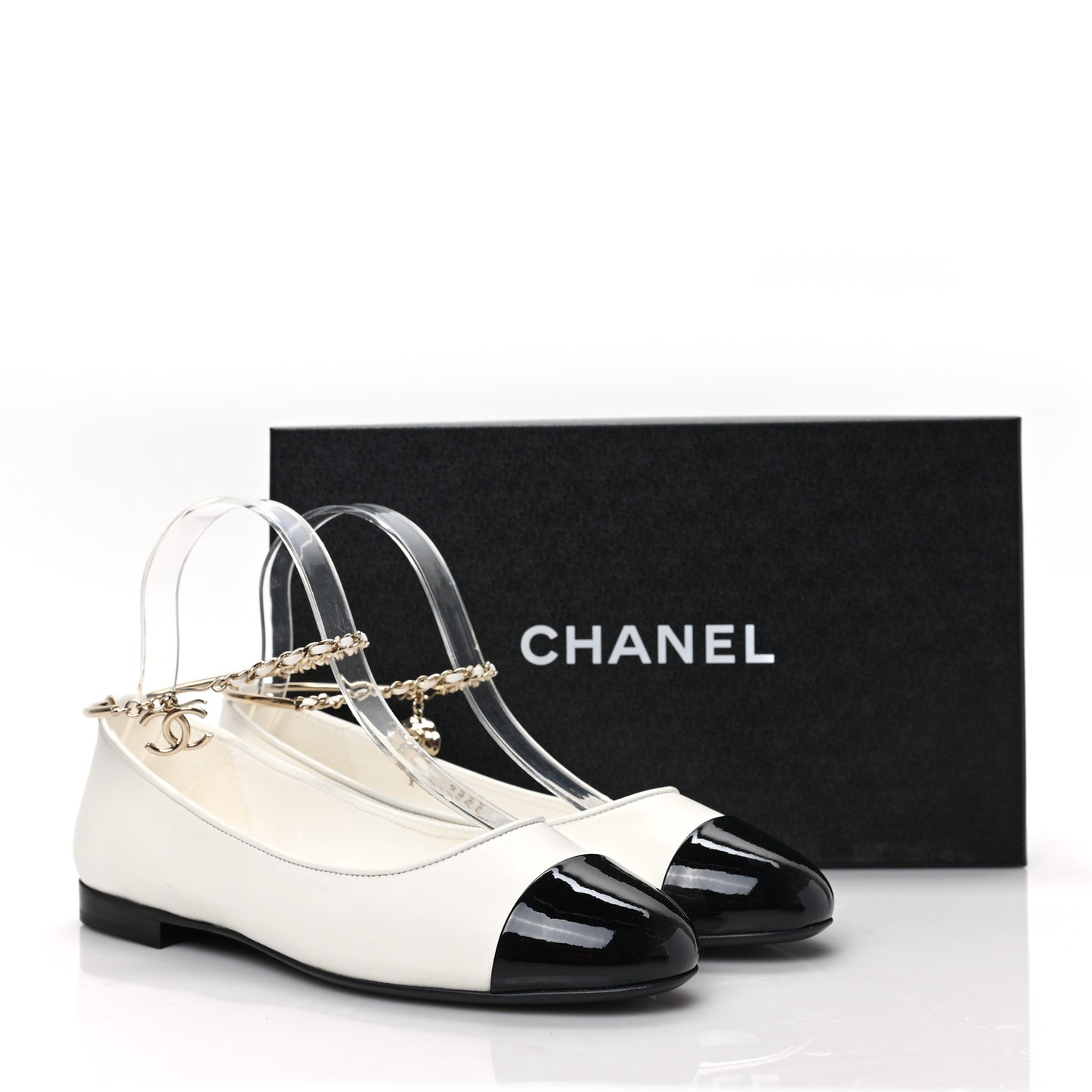 Lambskin Patent Calfskin Cap Toe Ankle Chain Ballerina Flats 38 White Black