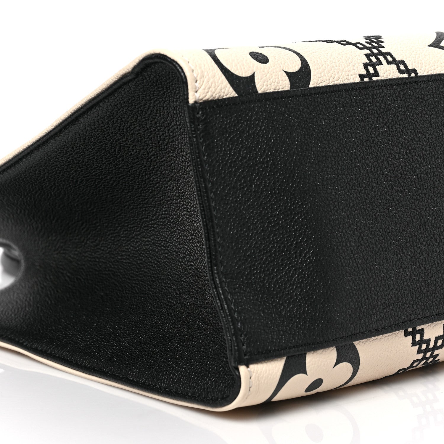 Louis Vuitton Empreinte Monogram Giant Broderies Onthego MM Cream Black 7 of 8