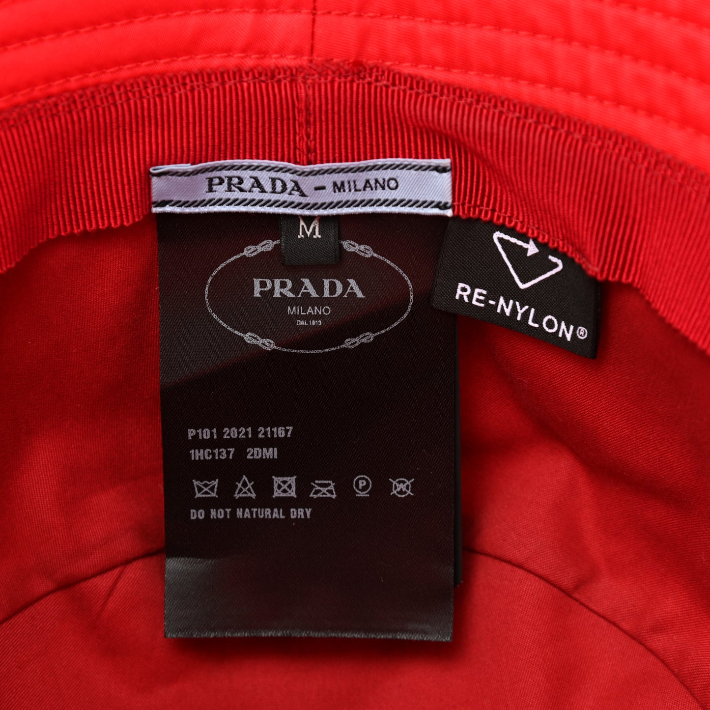 Re-Nylon Metal Triangle Logo Womens Bucket Hat M Rosso