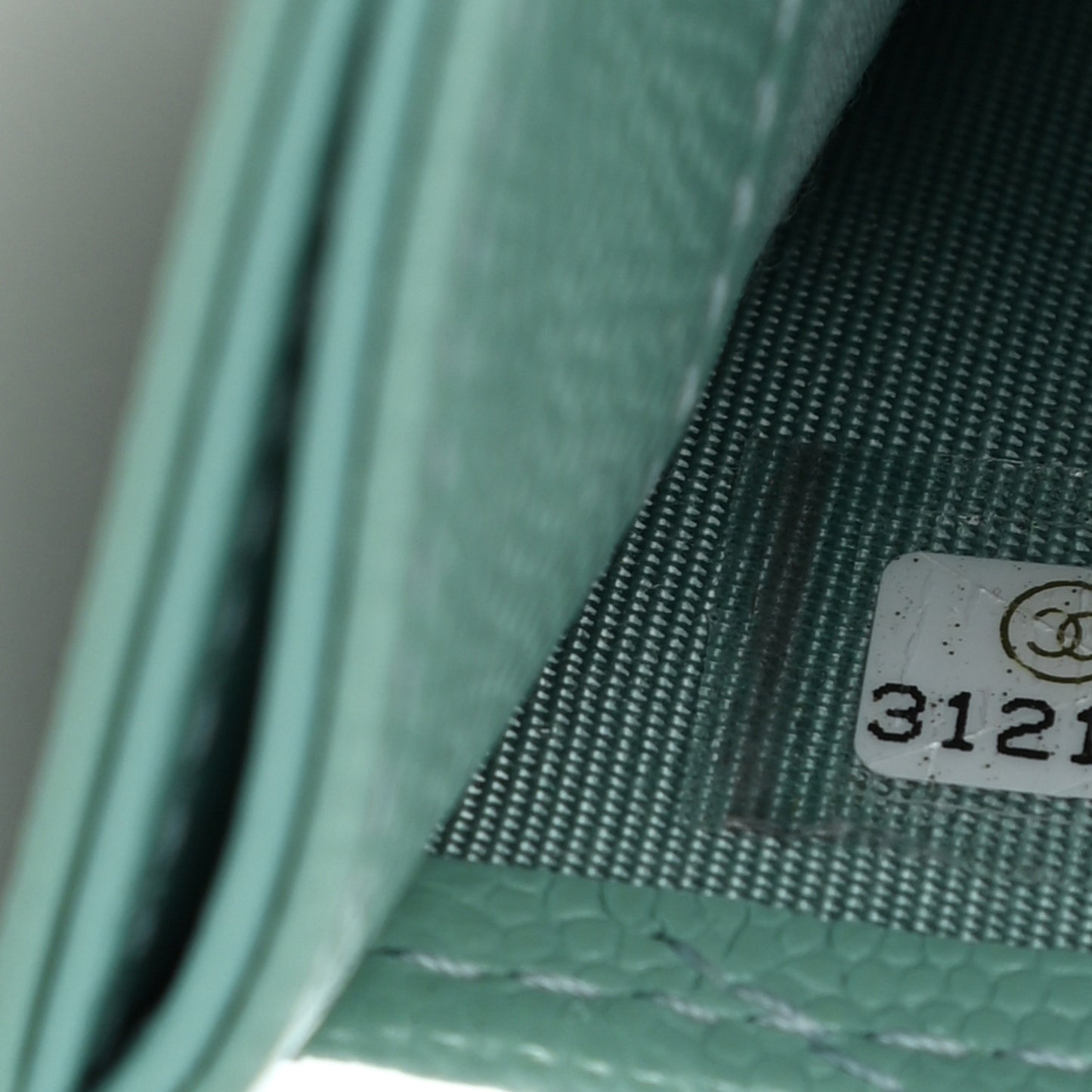 Caviar Quilted Card Holder Green