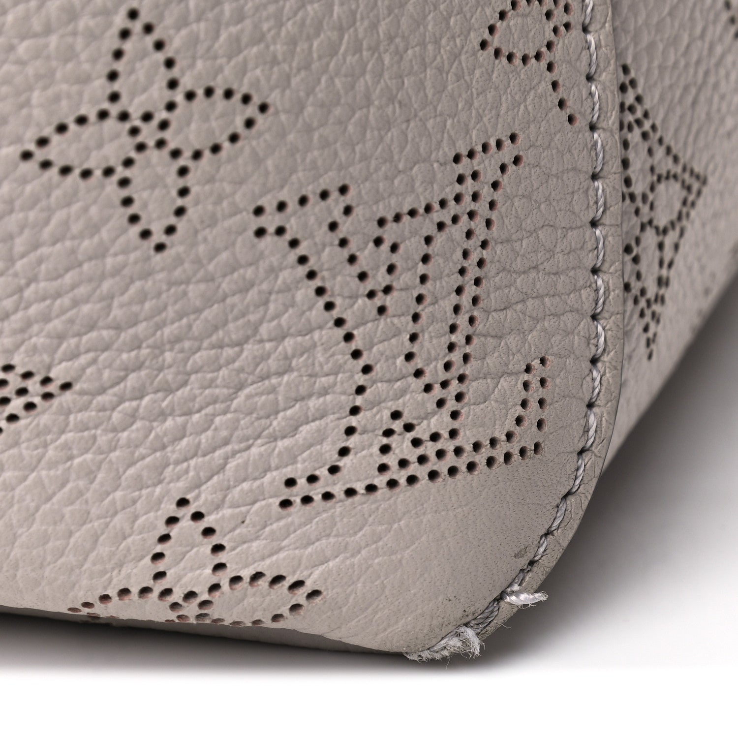 Louis Vuitton Mahina Hina MM Brume 18 of 20