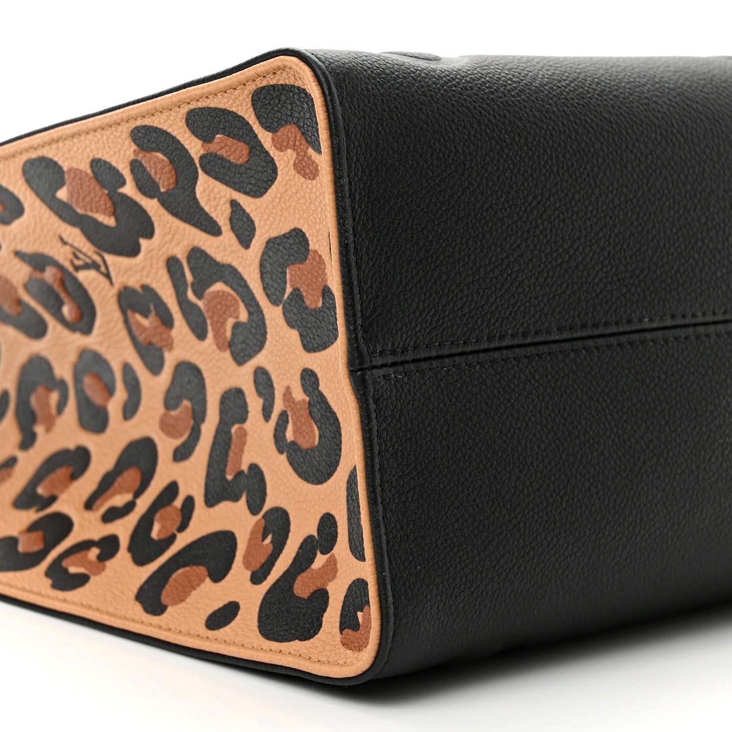 Louis Vuitton Empreinte Monogram Giant Wild At Heart Onthego MM Black 8 of 9