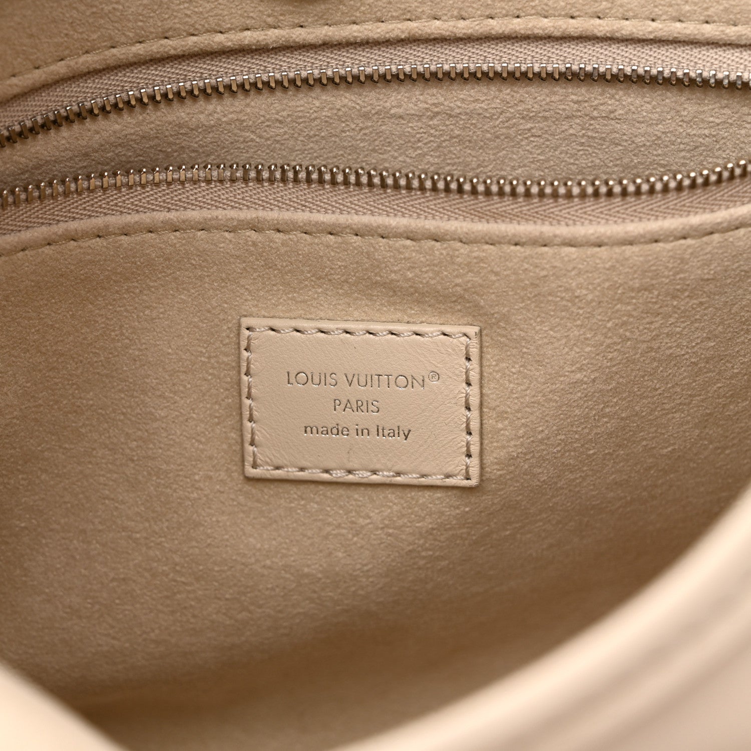 Louis Vuitton Lambskin CarryAll Cargo Vibe PM Vanille 6 of 10