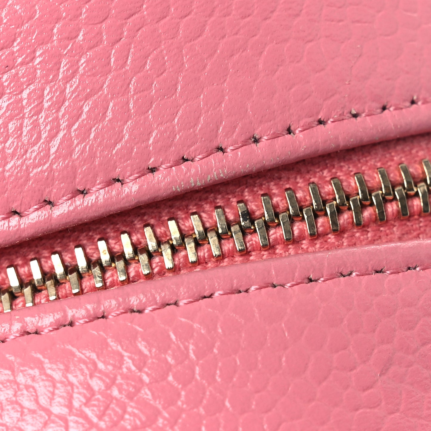 Caviar Camellia Embossed Round Clutch With Chain Pink