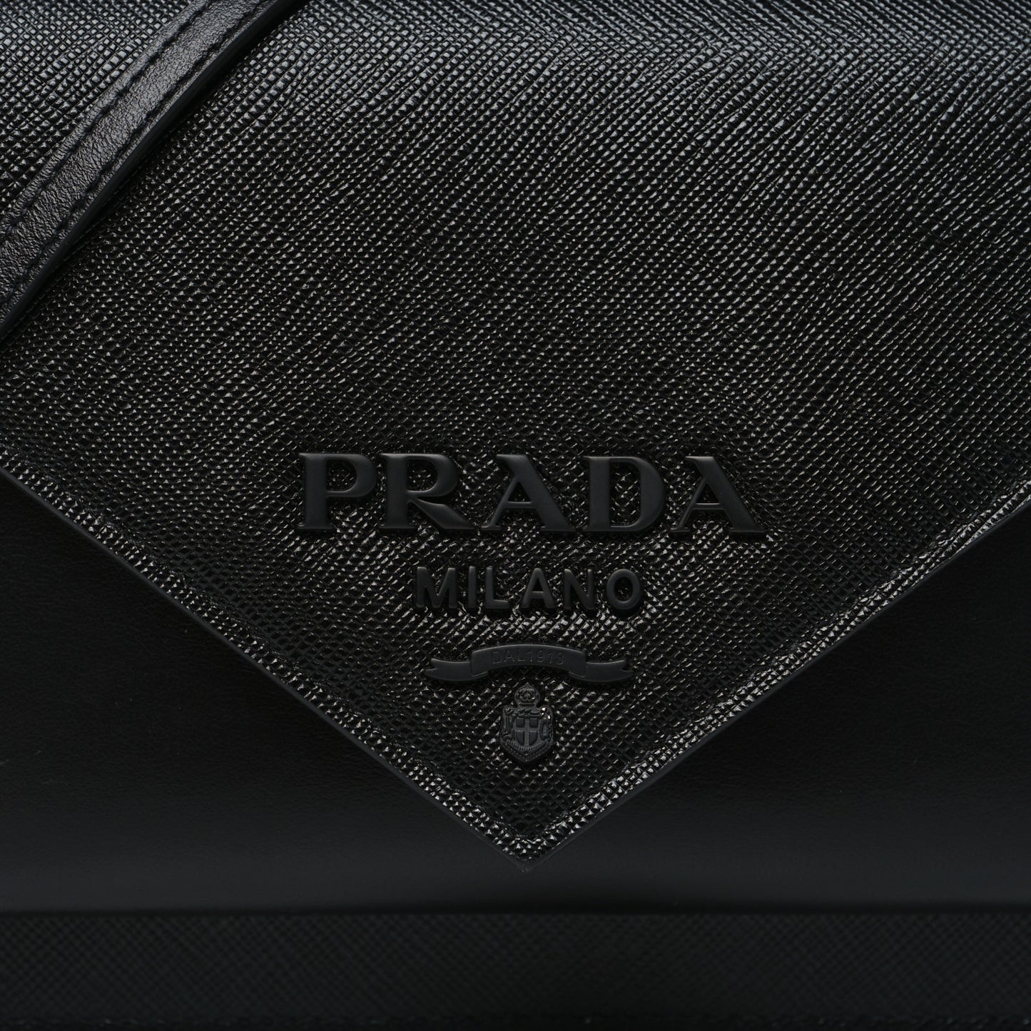 City Calfskin Saffiano Envelope Flap With Chain Black