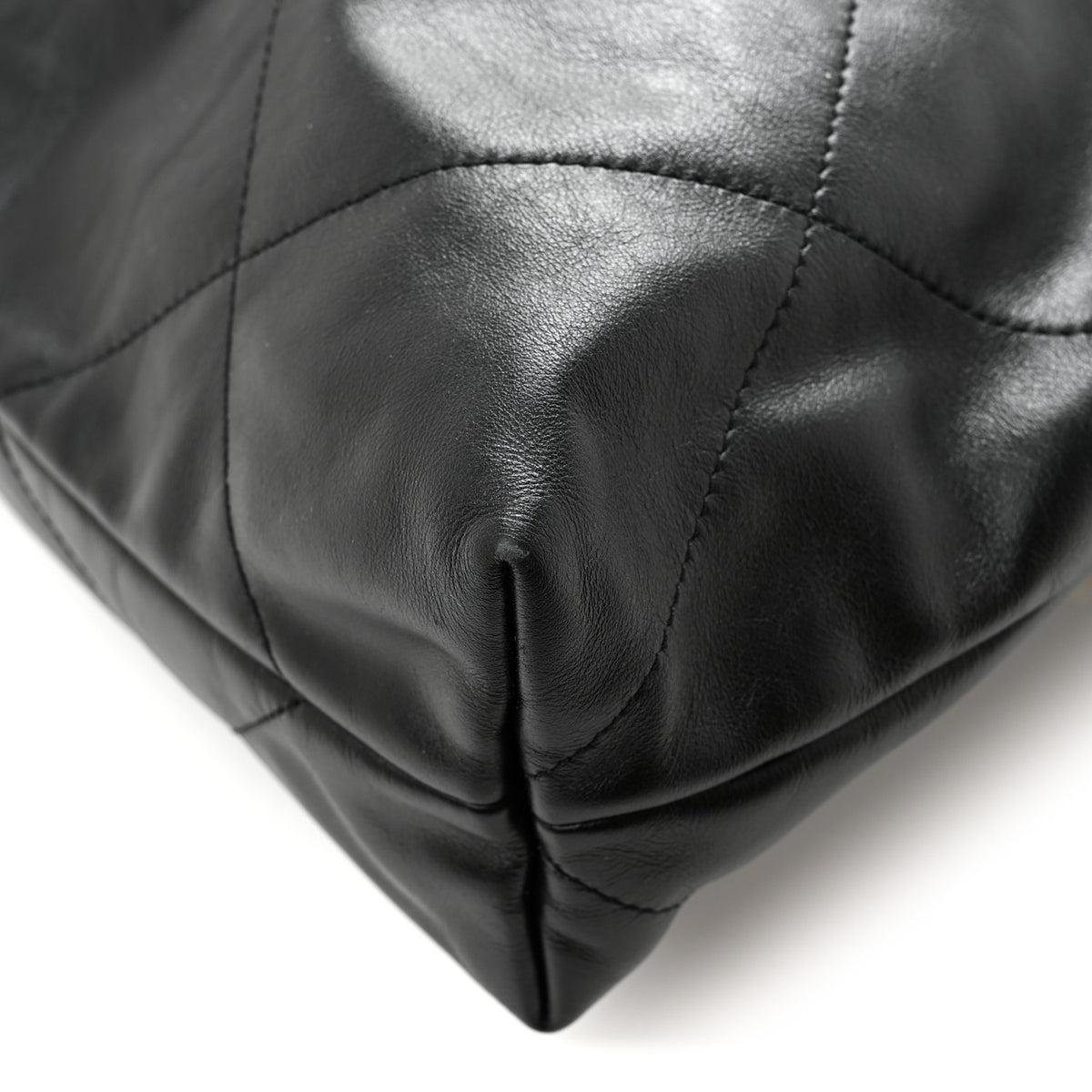 Shiny Calfskin Quilted Chanel 22 Black