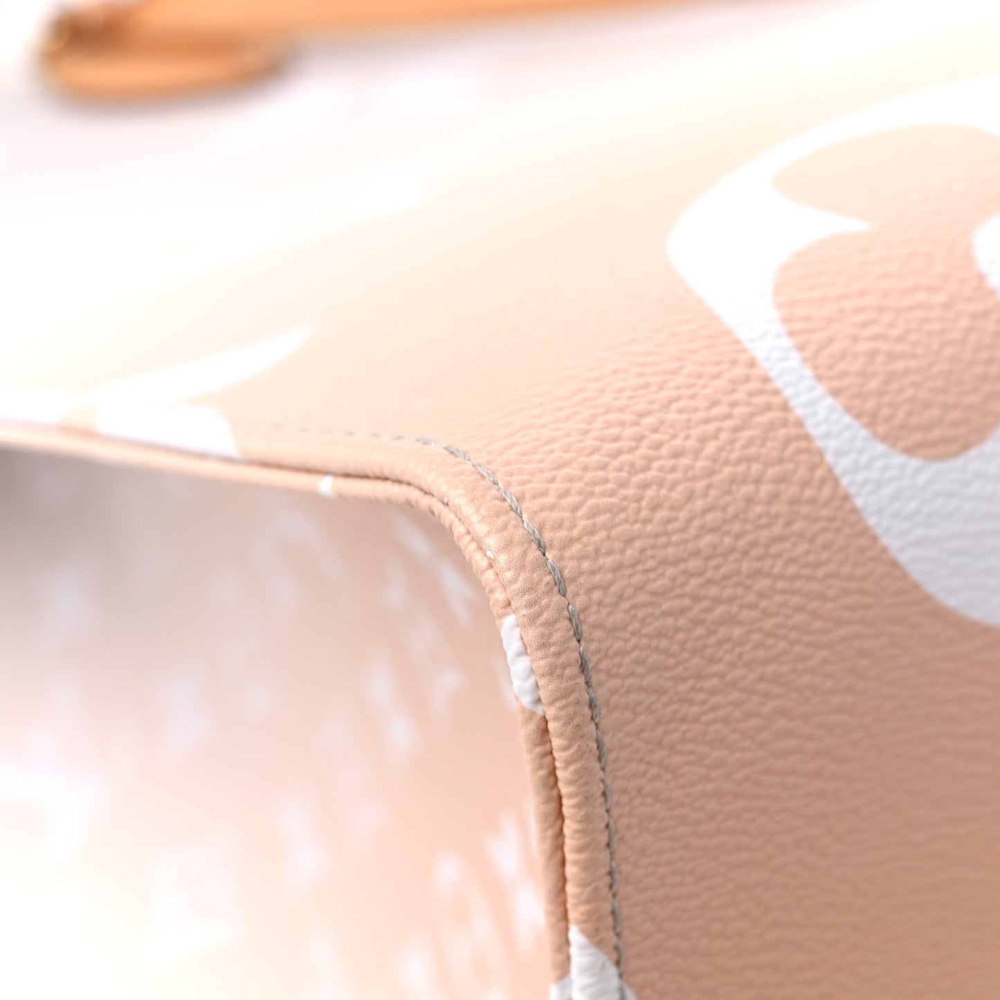 Monogram Giant By The Pool OnTheGo GM Brume