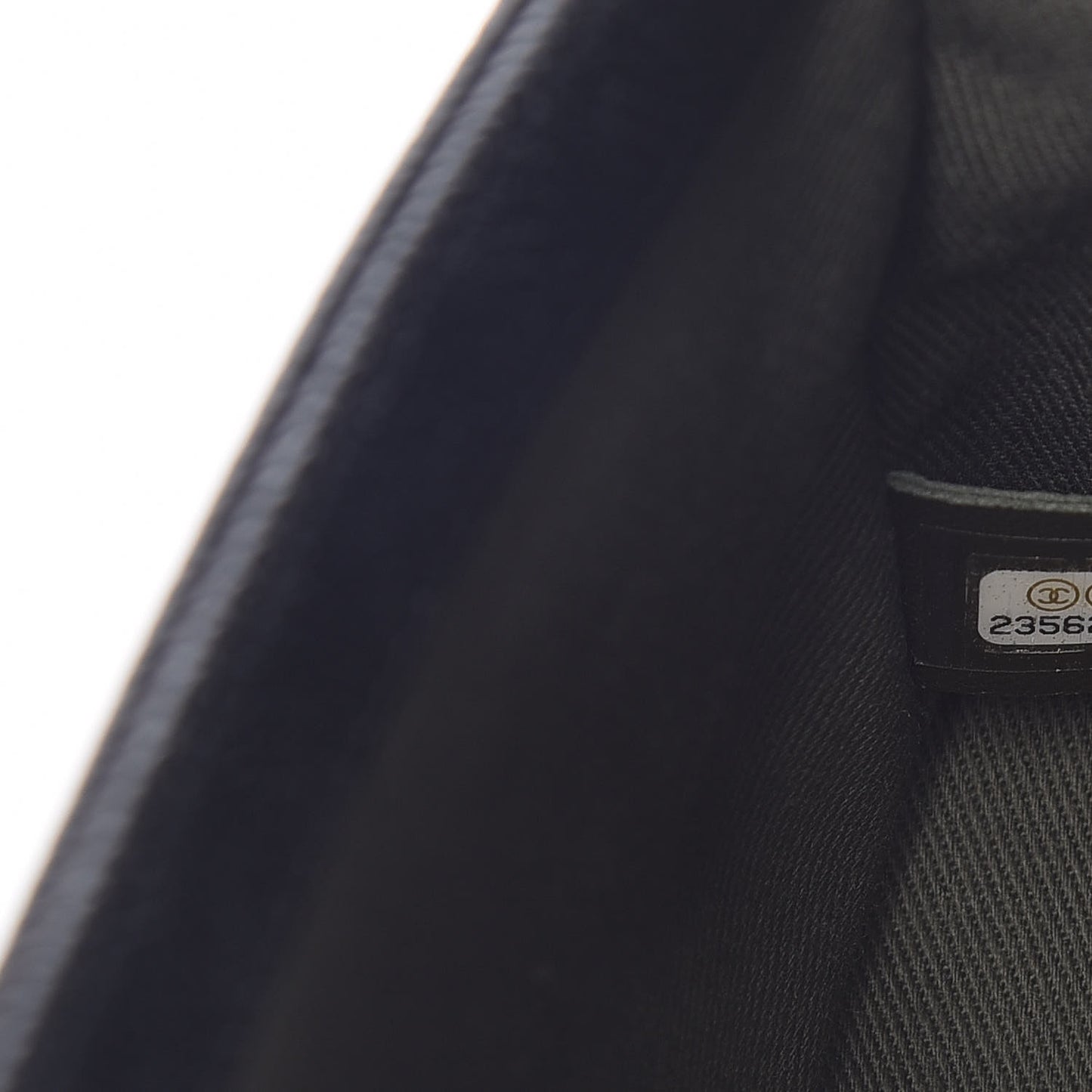 Caviar Quilted Medium Boy Flap Black