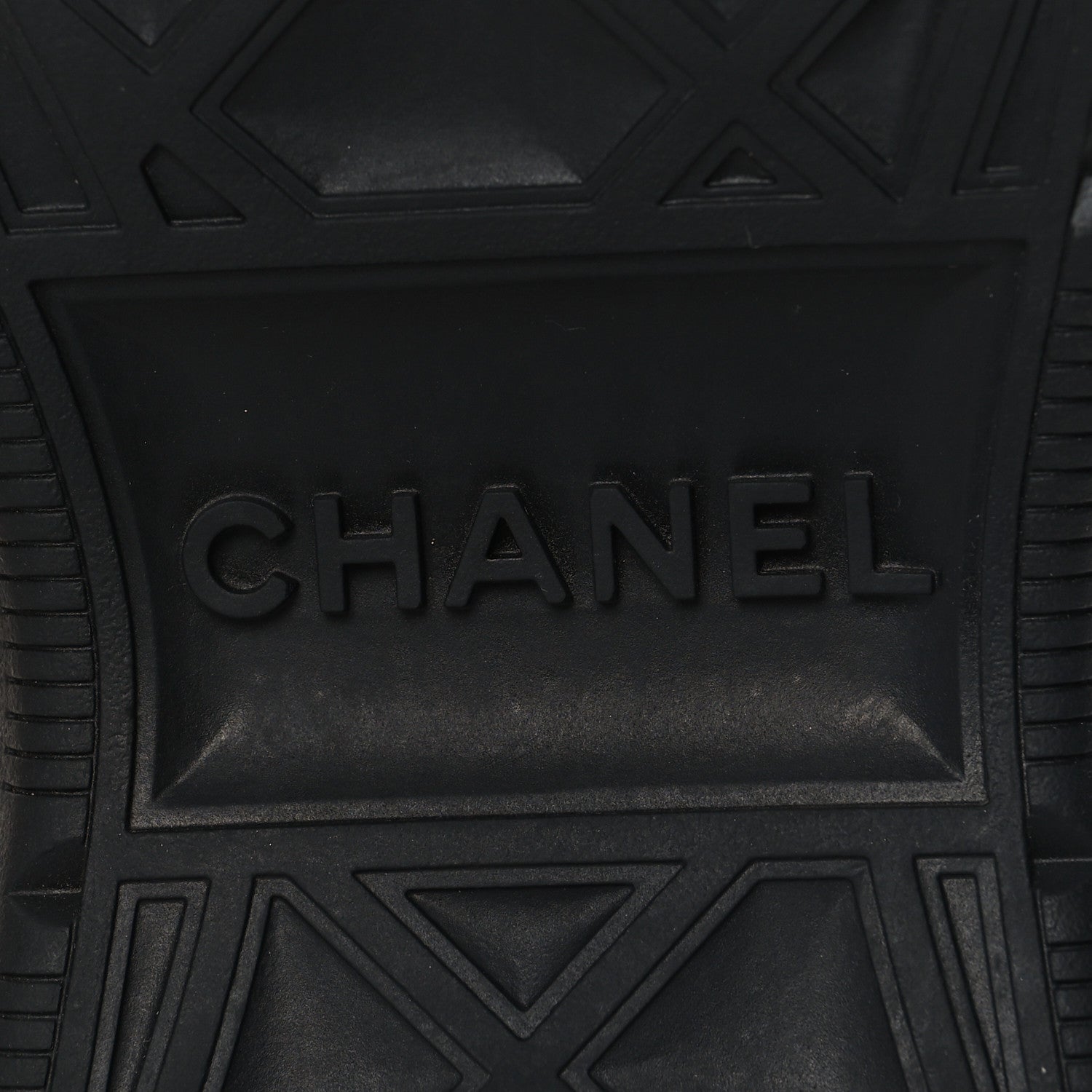 Chanel Velvet Calfskin Mixed Fibers CC Sneakers 37.5 Ivory Black 8 of 12