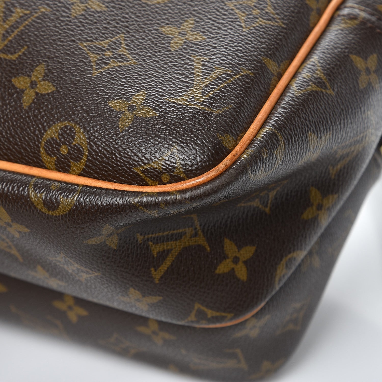 Louis Vuitton Monogram Reporter GM 9 of 17