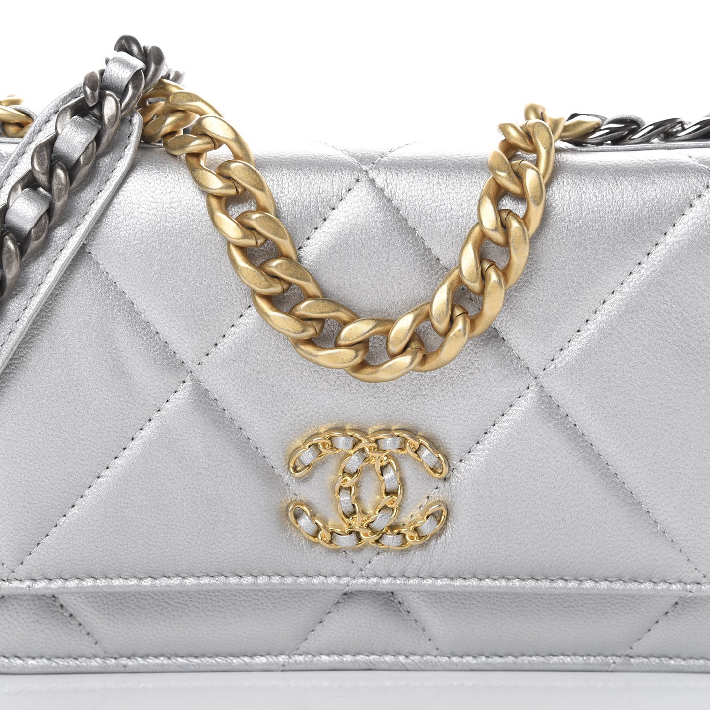 Metallic Goatskin Quilted 19 Wallet On Chain WOC Silver
