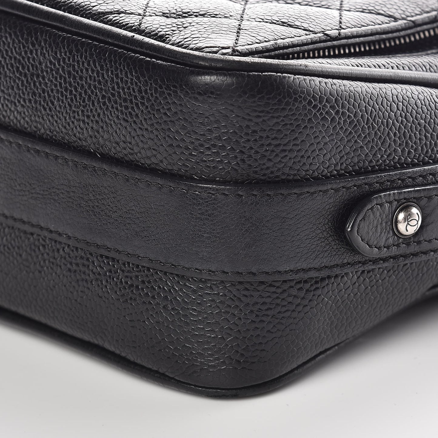 Caviar Quilted Medium Business Trip Camera Bag Black