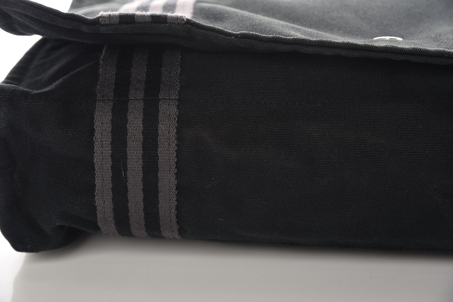 Canvas Herline Messenger Bag Black
