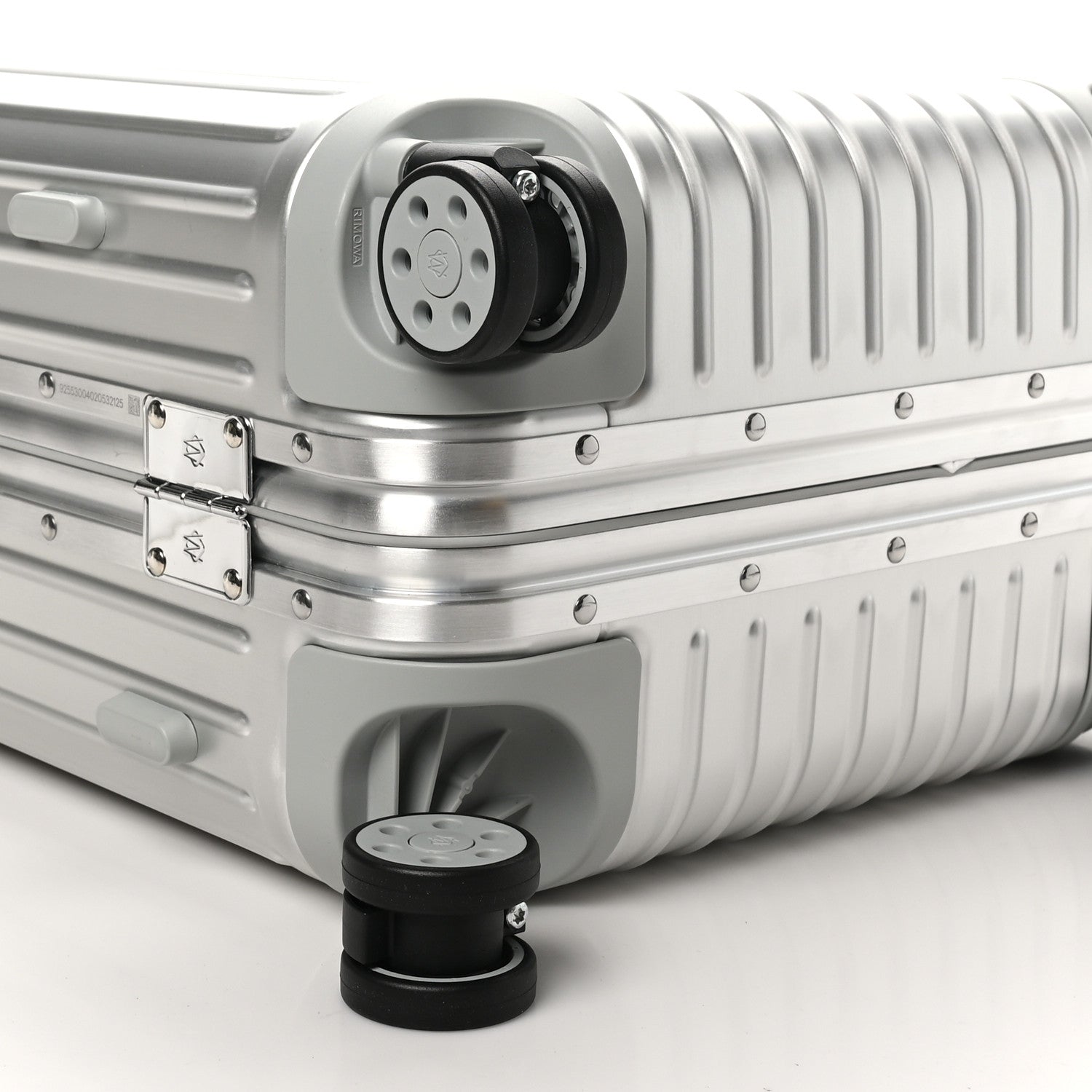 Rimowa Aluminum Original Cabin Silver 7 of 8