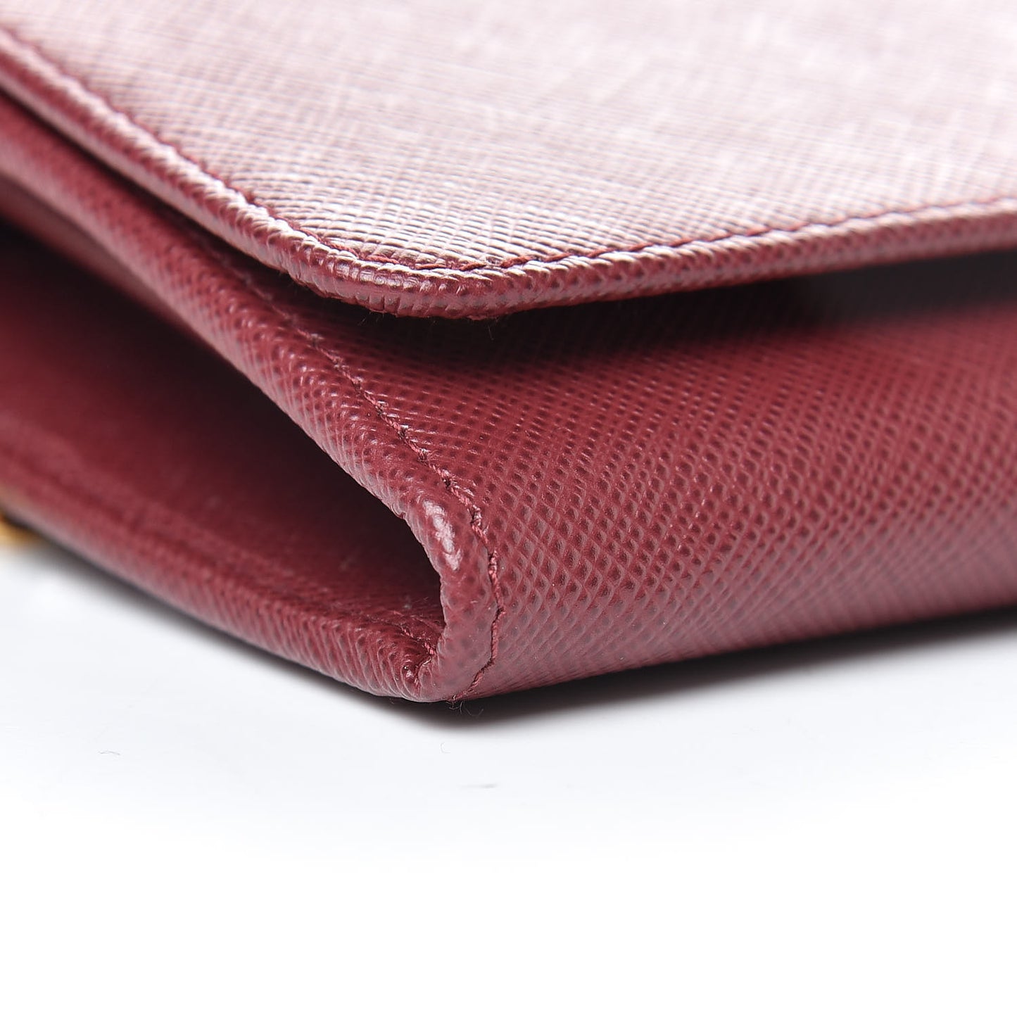Saffiano Metal Oro Chain Wallet Cherry