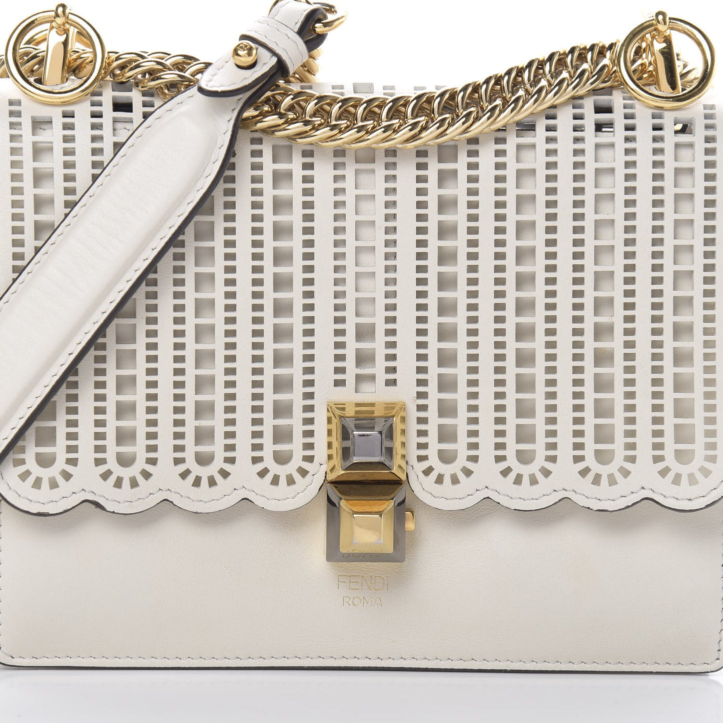 Vitello Grace Openwork Small Kan I Shoulder Bag White Ice