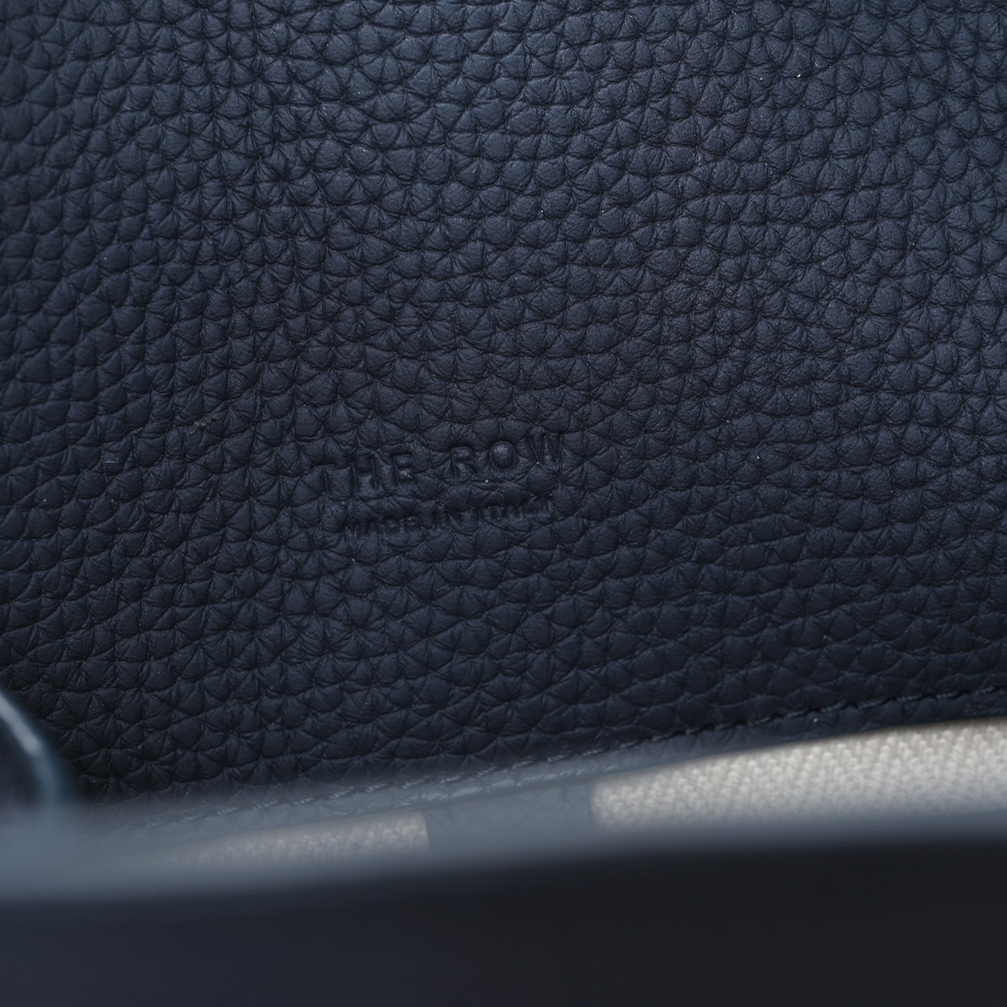 Matte Grained Calfskin Soft Margaux 15 Marine