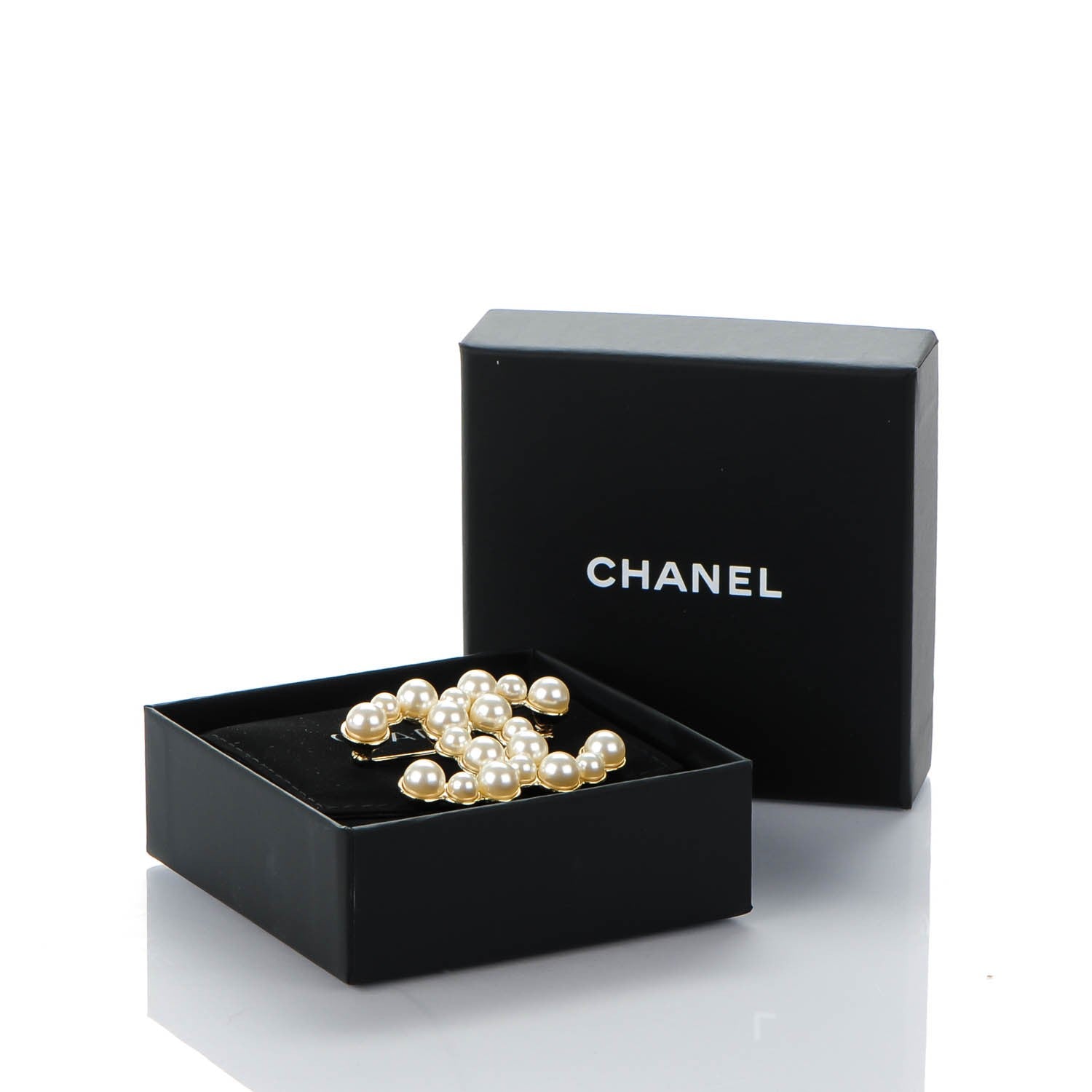 Chanel Pearl CC Brooch Gold Pearly White 5 of 5