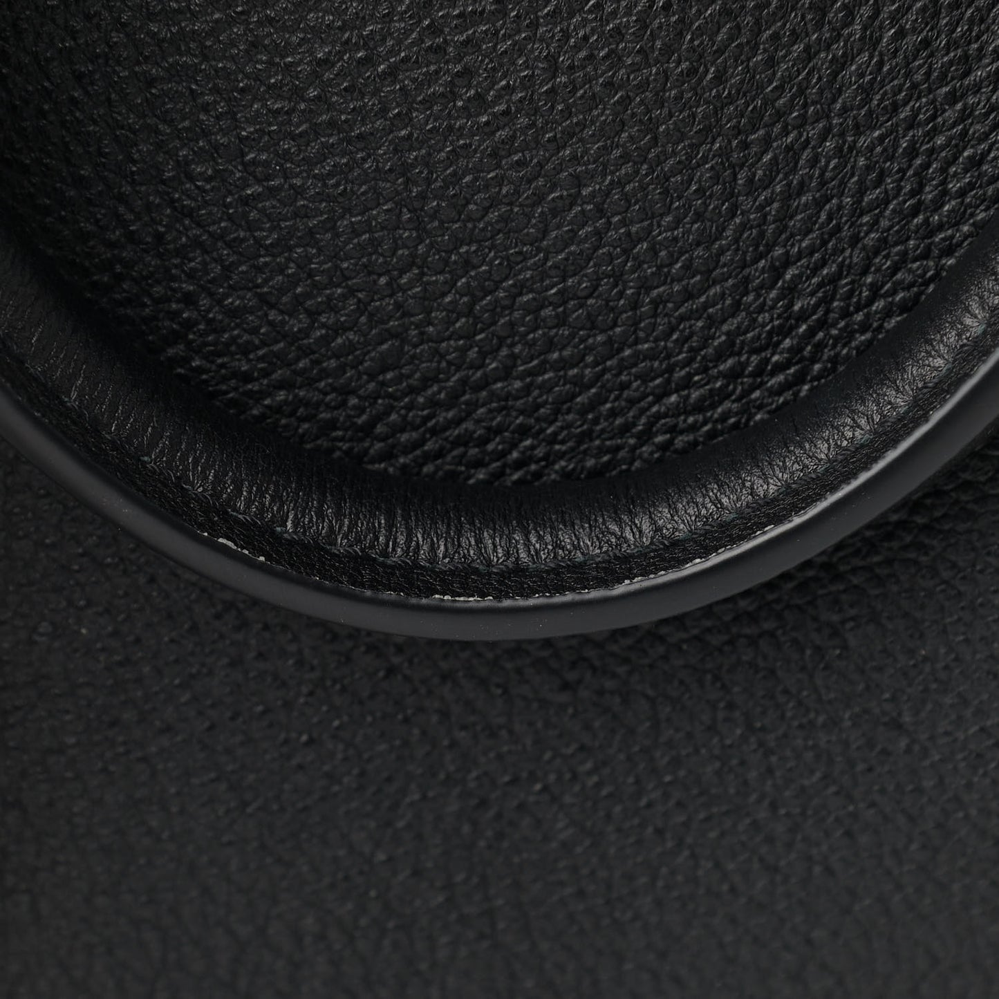 Veau Cachemire SC Bag MM Black