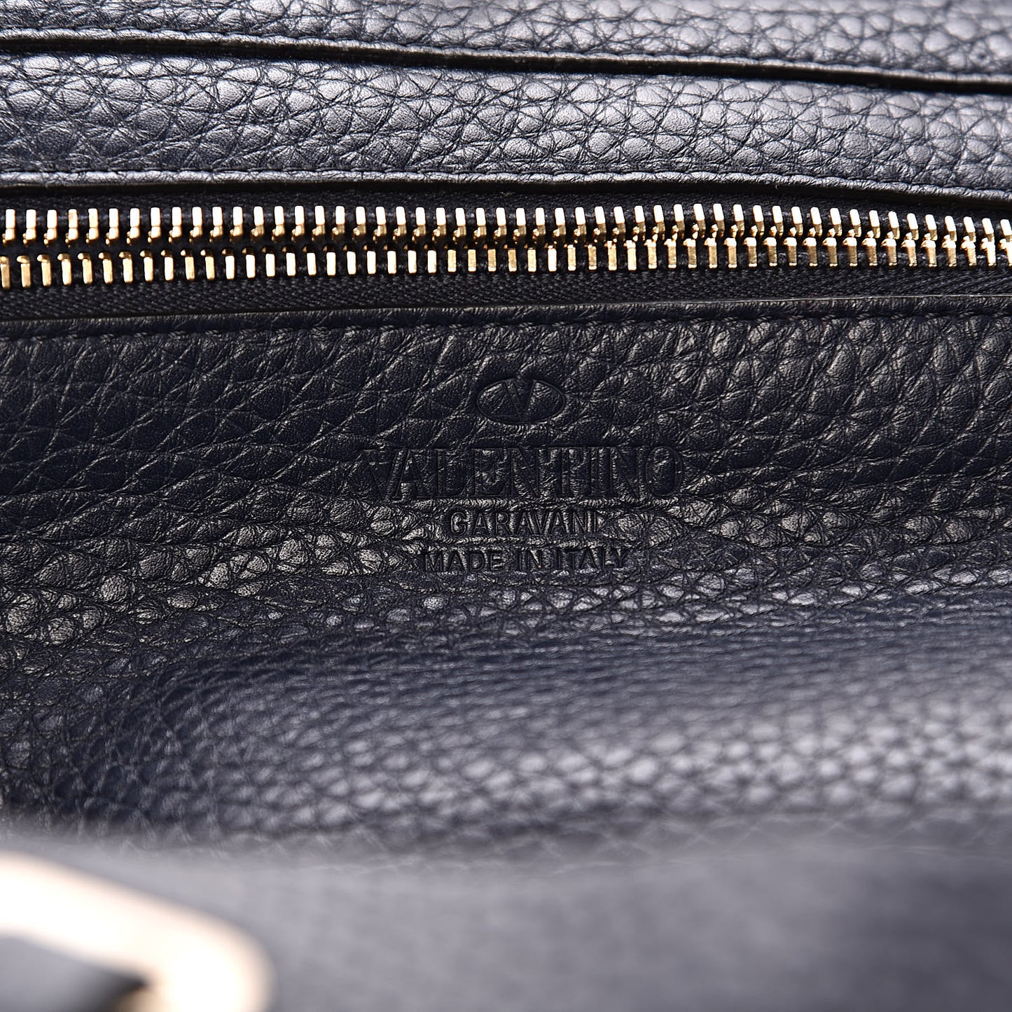 Pebbled Calfskin Medium Rockstud Tote Marine
