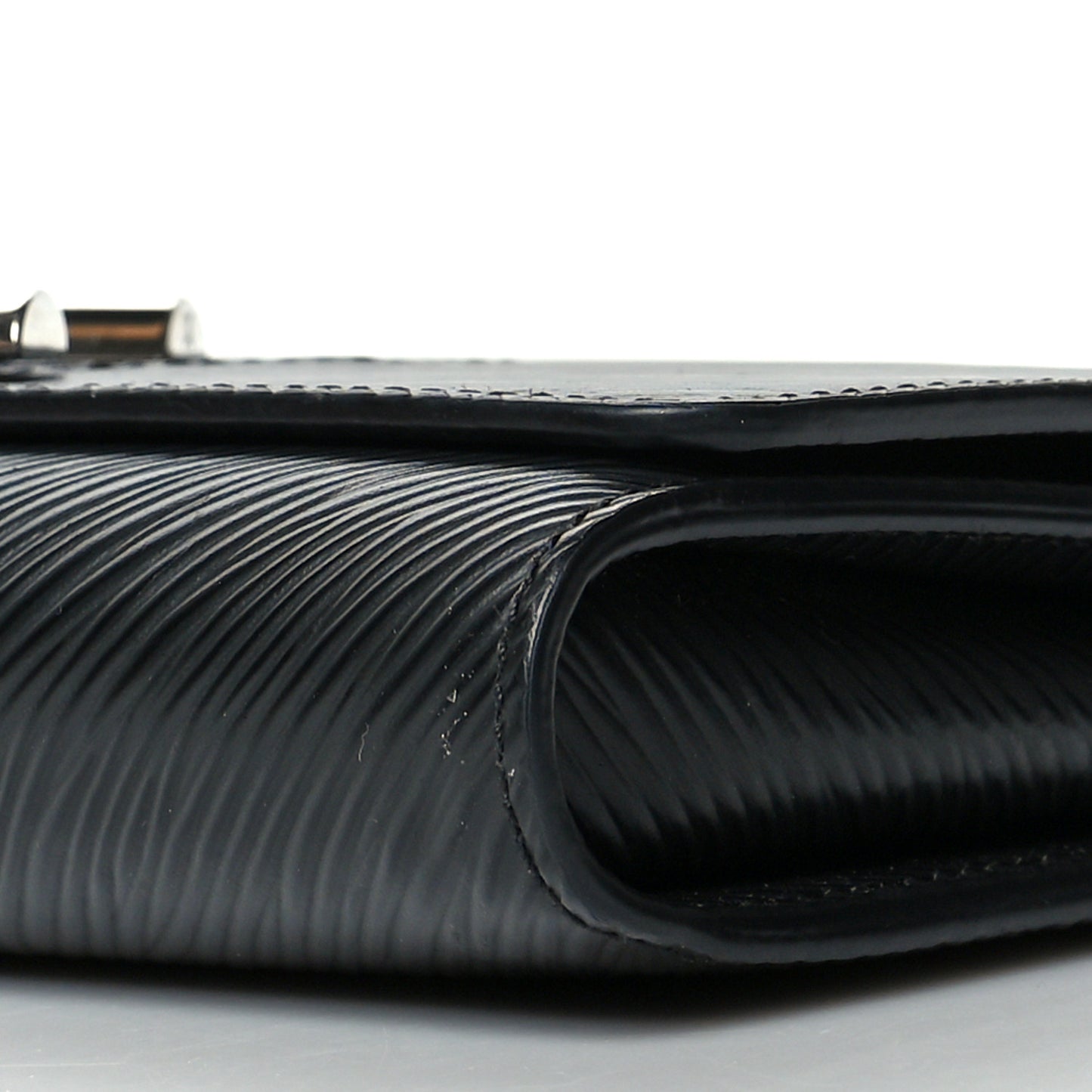 Epi Twist Chain Wallet Black