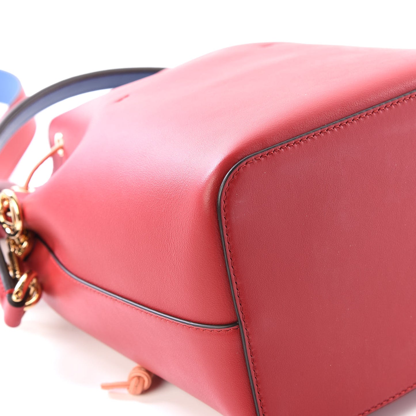 Vitello Grace F is Fendi Stamp Patch Perforated Small Mon Tresor Bucket Bag Fragola