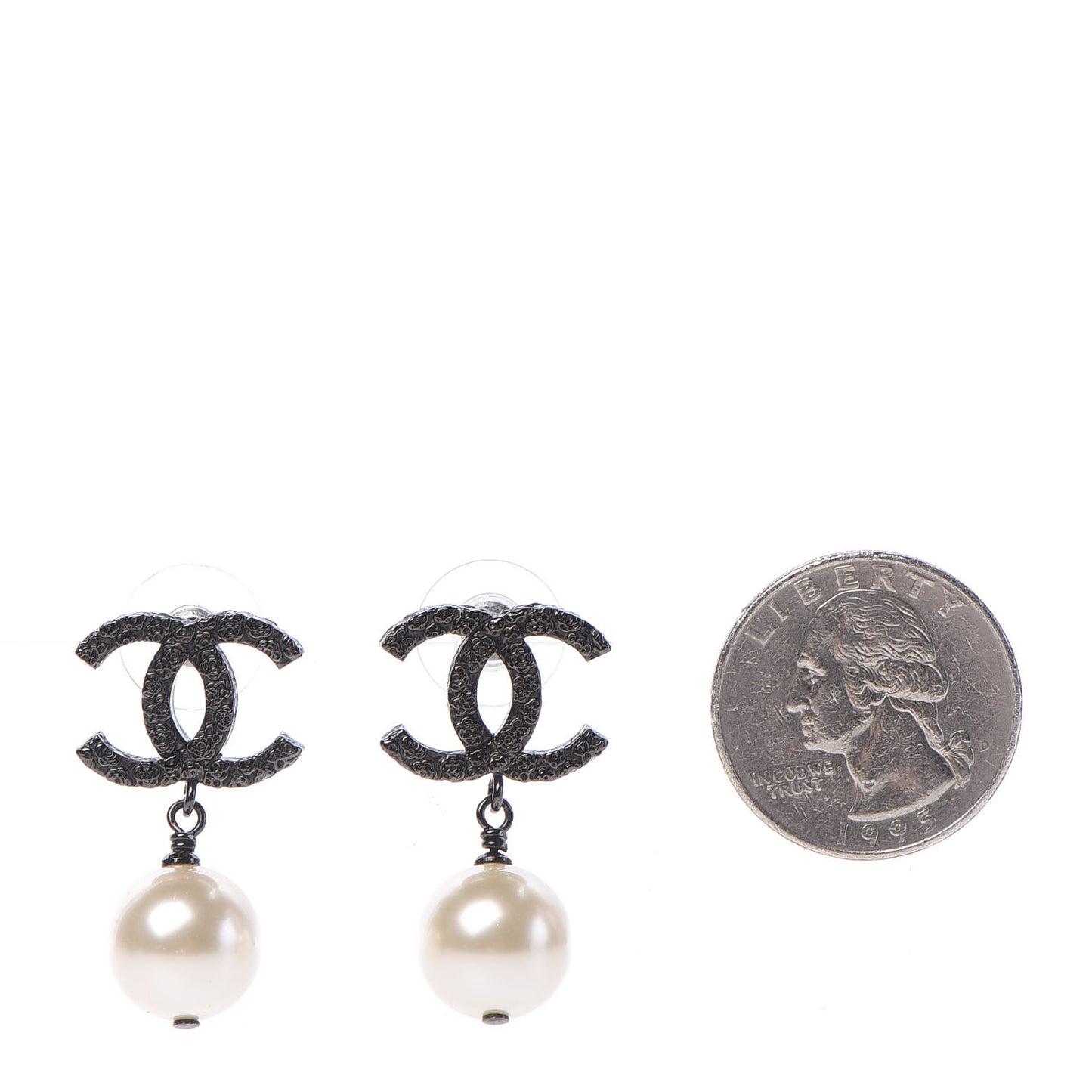 Pearl CC Drop Camelia Earrings Black Pearly White