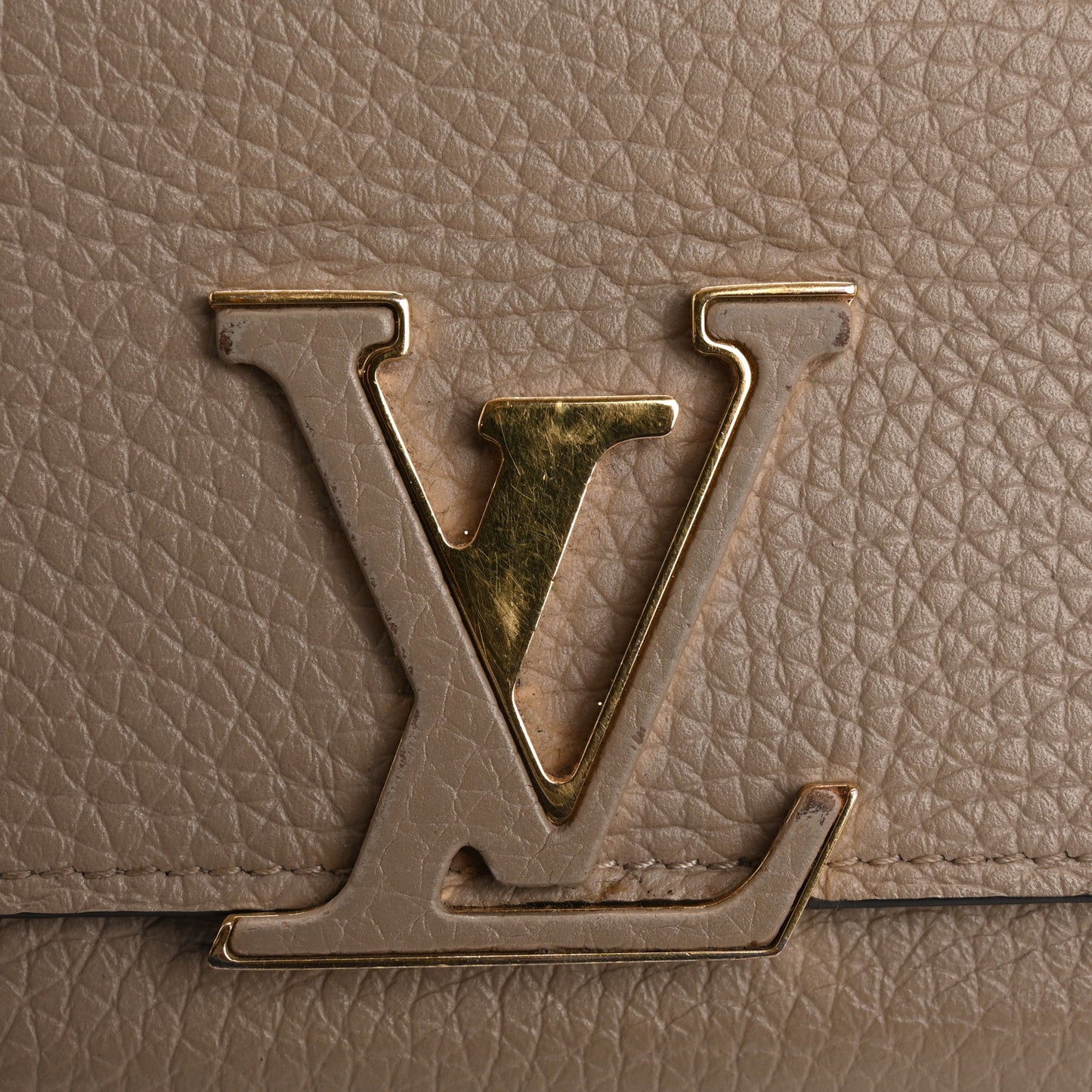 Taurillon Capucines Wallet Galet