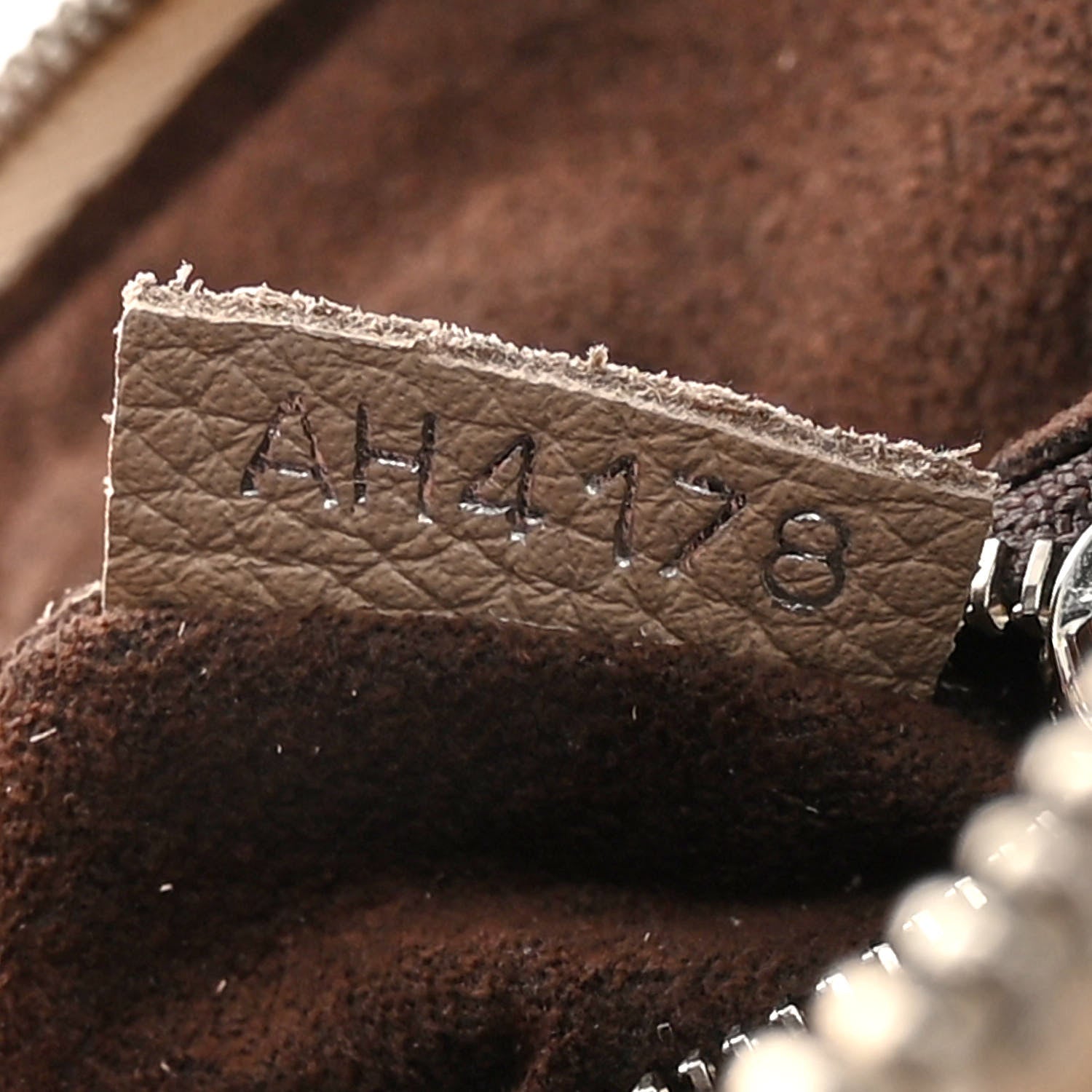 Louis Vuitton LOUIS VUITTON Mahina Babylone Chain BB Galet 7 of 10