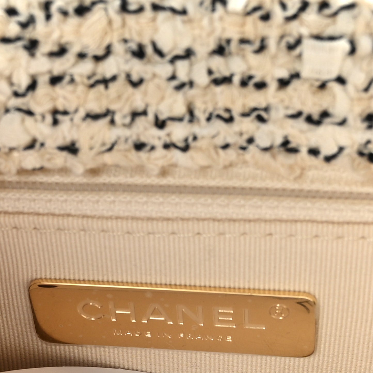 Tweed Quilted Medium Chanel 19 Flap Ecru Black