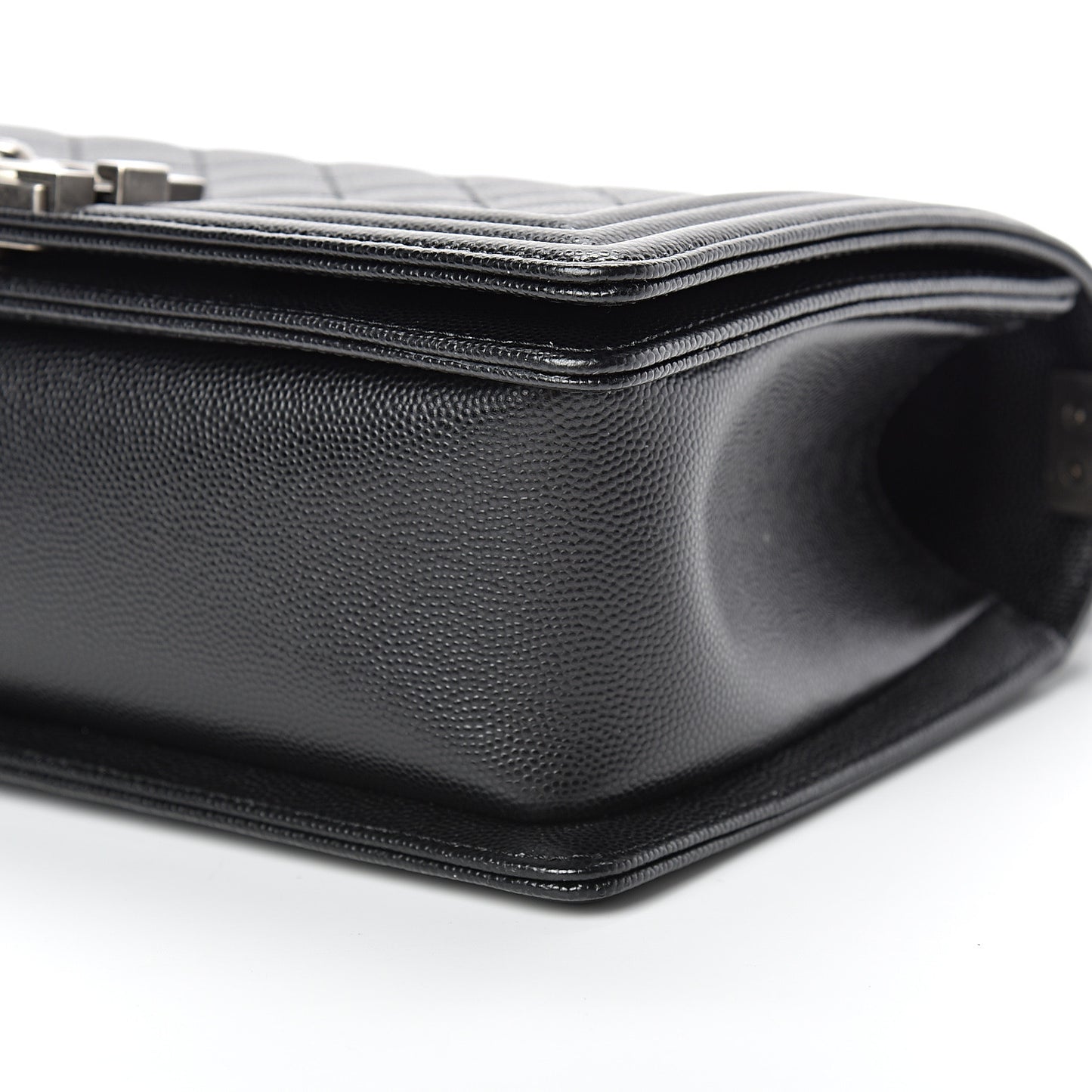 Caviar Quilted Medium Boy Flap Black