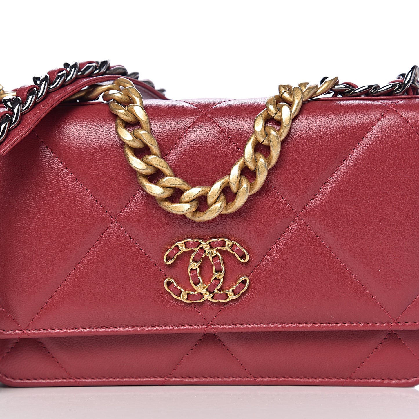 Shiny Goatskin Quilted 19 Wallet On Chain WOC Rouge