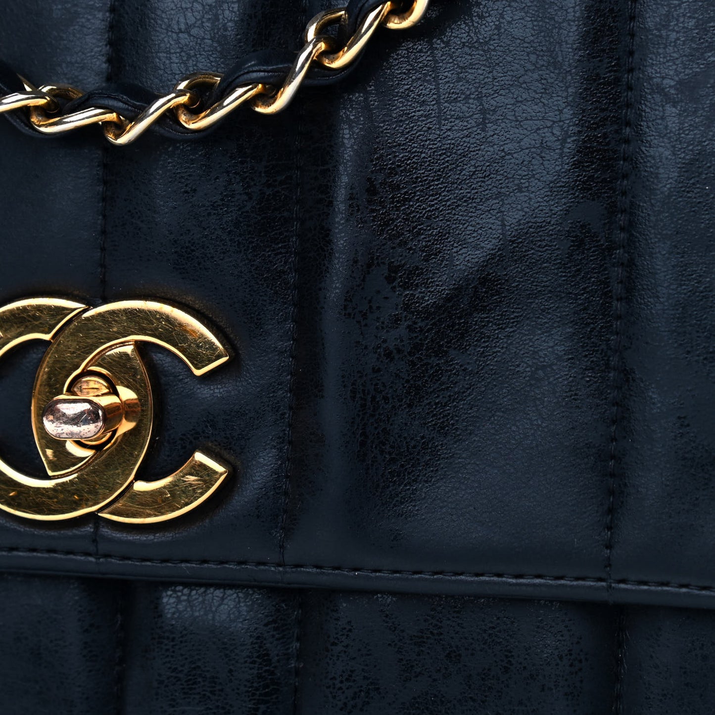 Lambskin Vertical Quilted Medium Single Flap Black