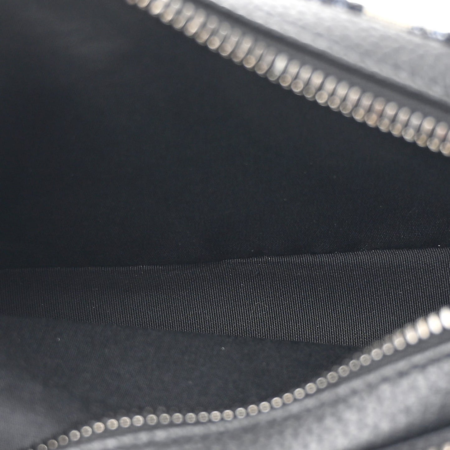 Oblique Pouch Beige Black