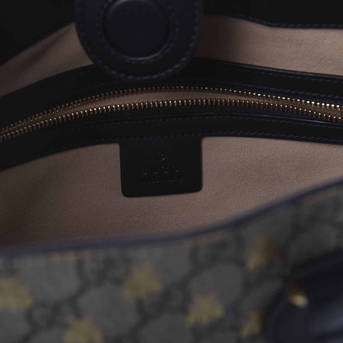 Soft GG Supreme Monogram Bees Small Crossbody Tote Beige Oro Black