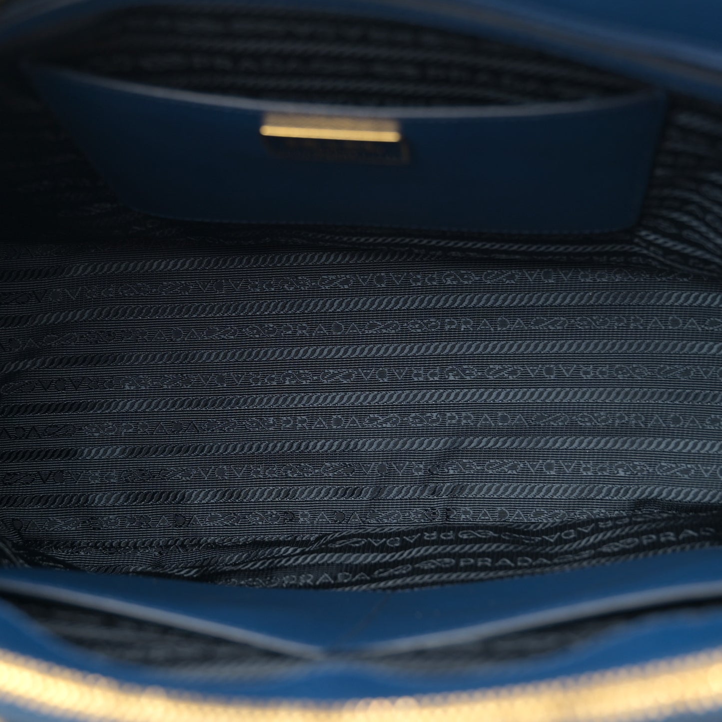 Saffiano Lux Medium Tote Bluette