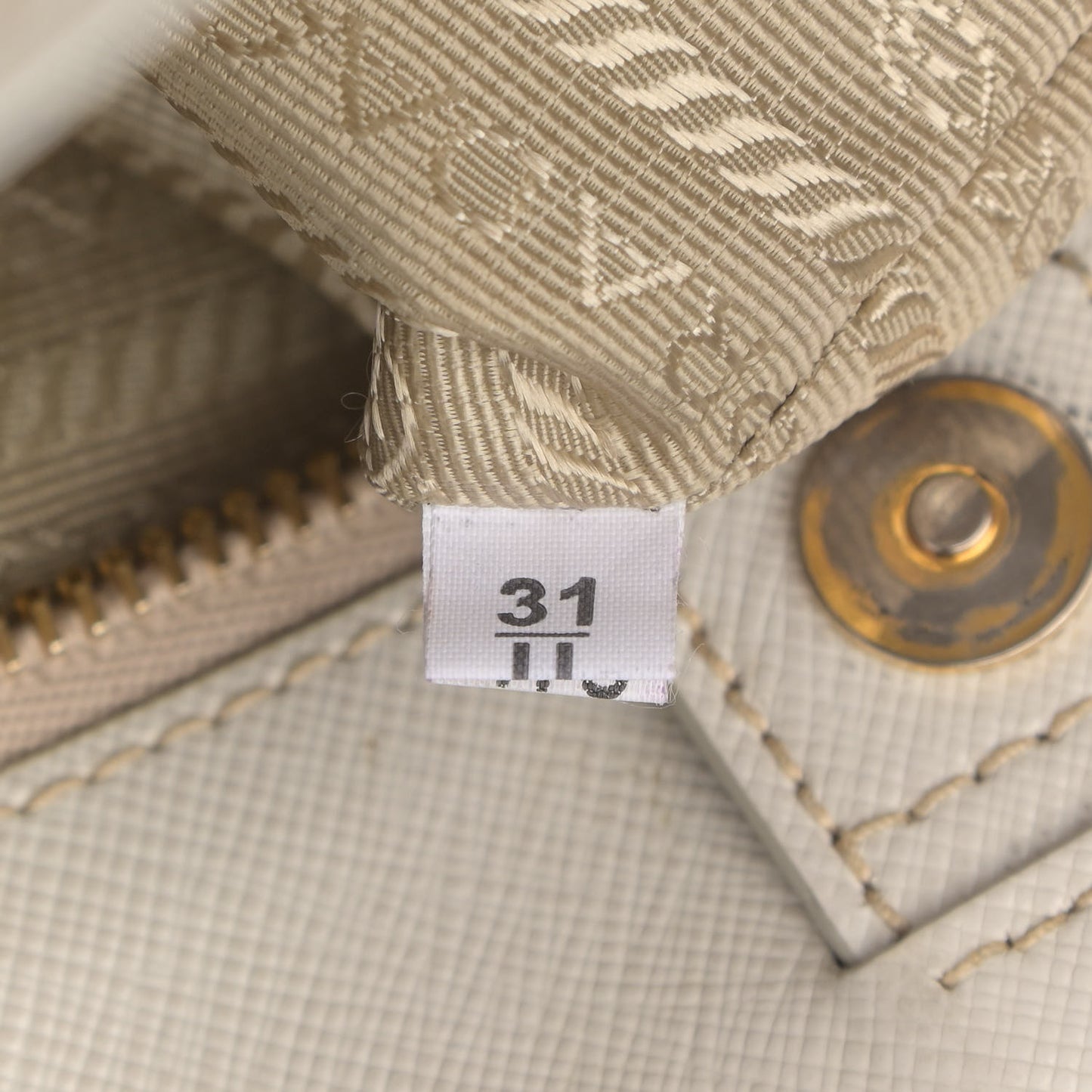 Saffiano Medium Galleria Double Zip Tote Bianco
