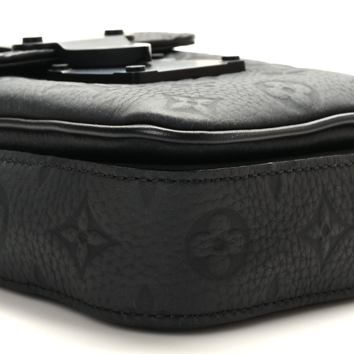 Taurillon Monogram S Lock Wearable Wallet Black