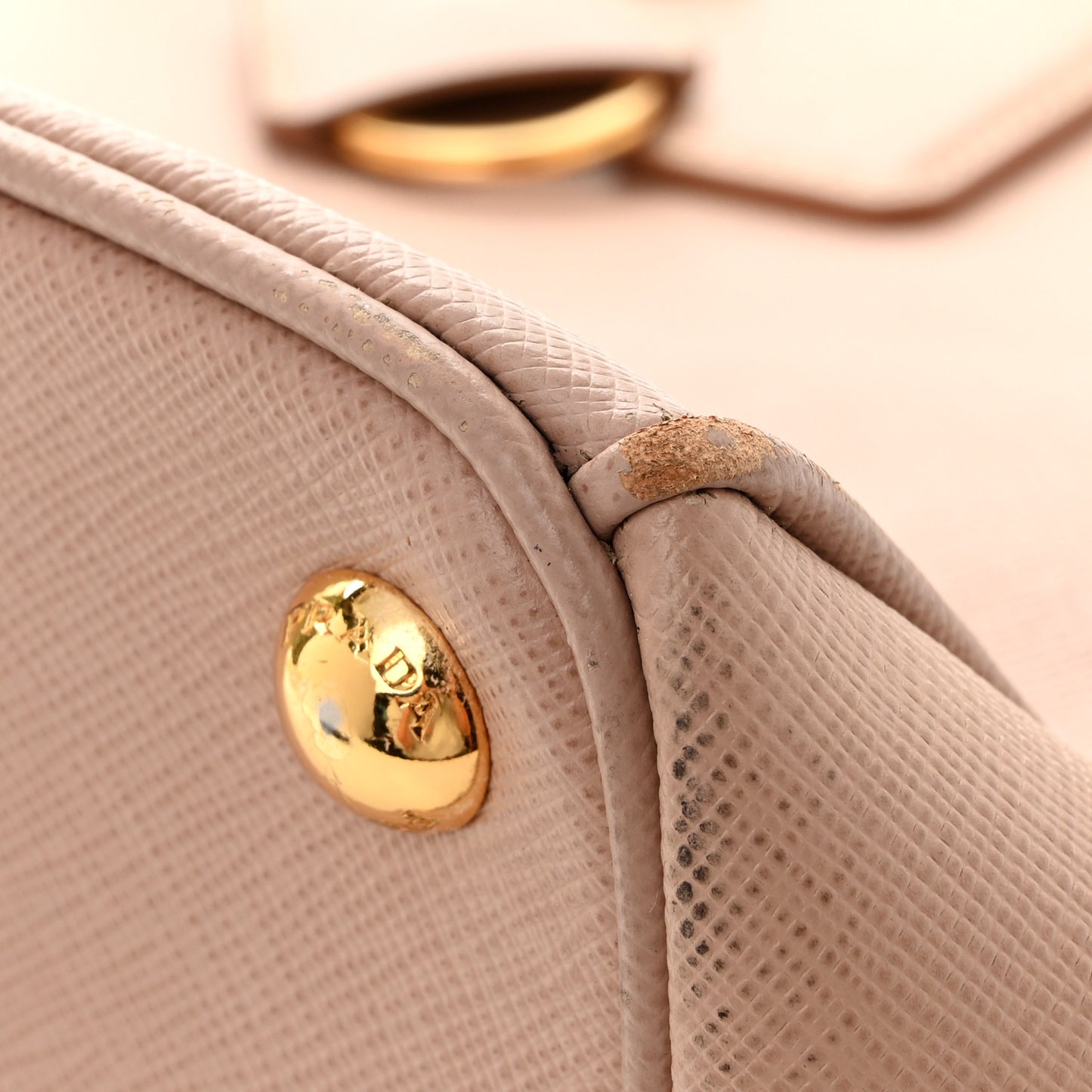 Saffiano Medium Galleria Double Zip Tote Cammeo