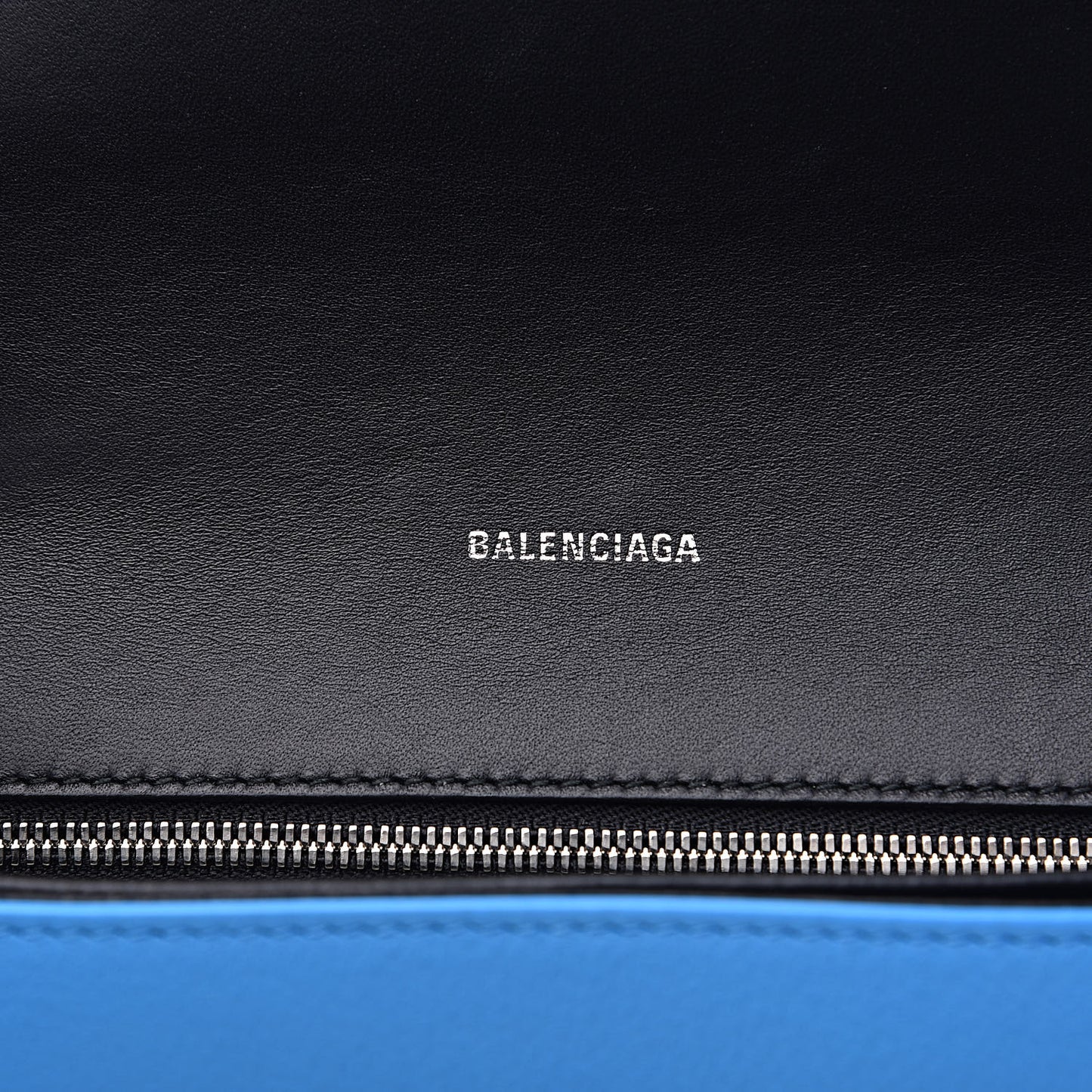 Pebbled Calfskin Logo Everyday Flap Chain Wallet Bright Bleu