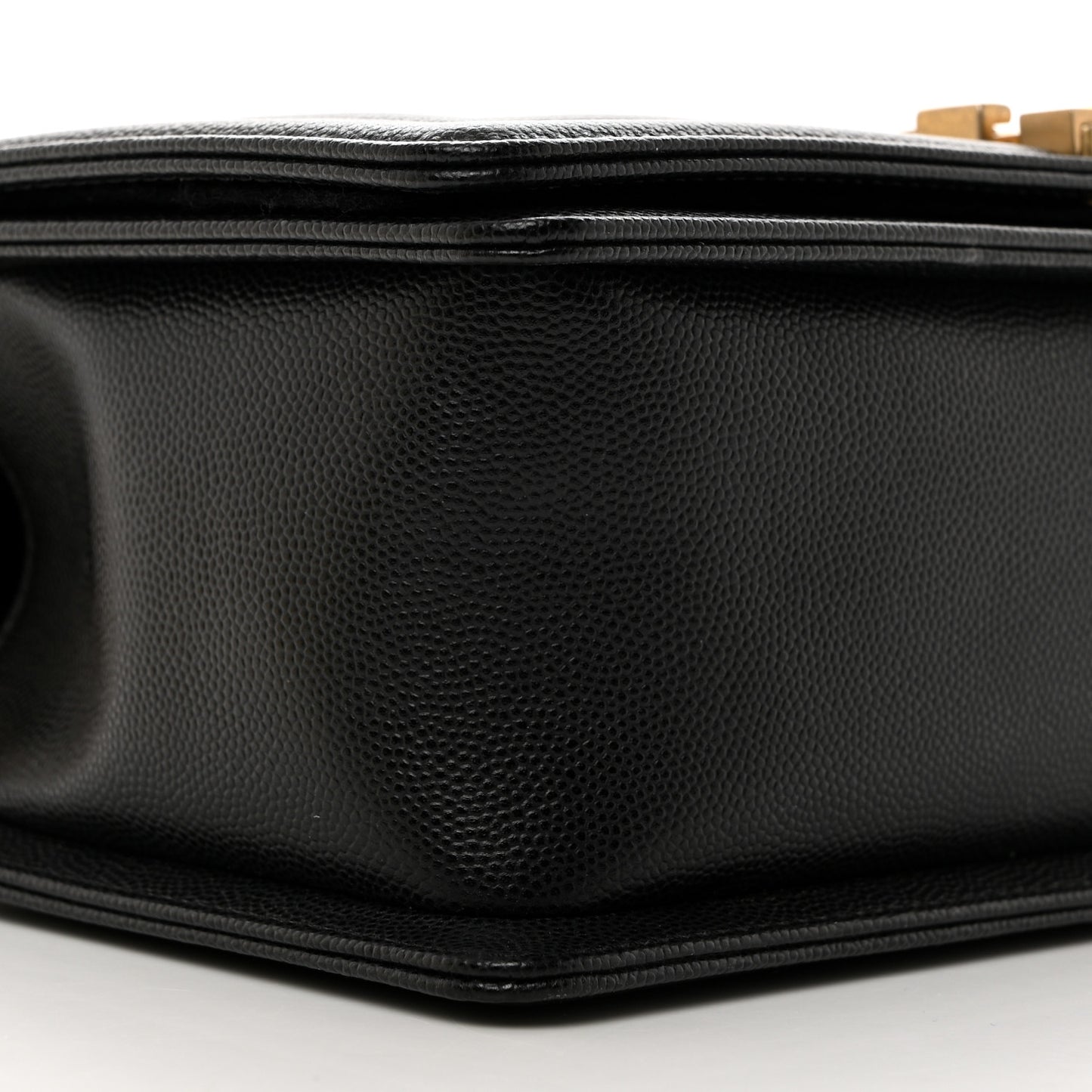 Caviar Quilted Medium Boy Flap Black