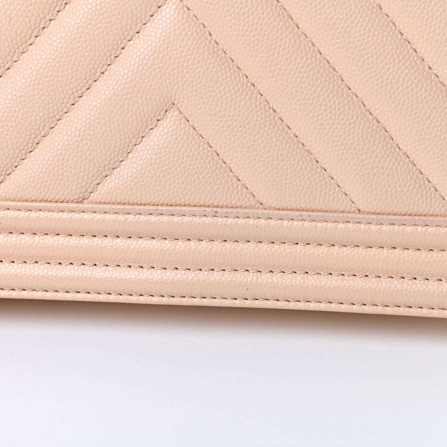 Caviar Chevron Quilted New Medium Boy Flap Light Beige