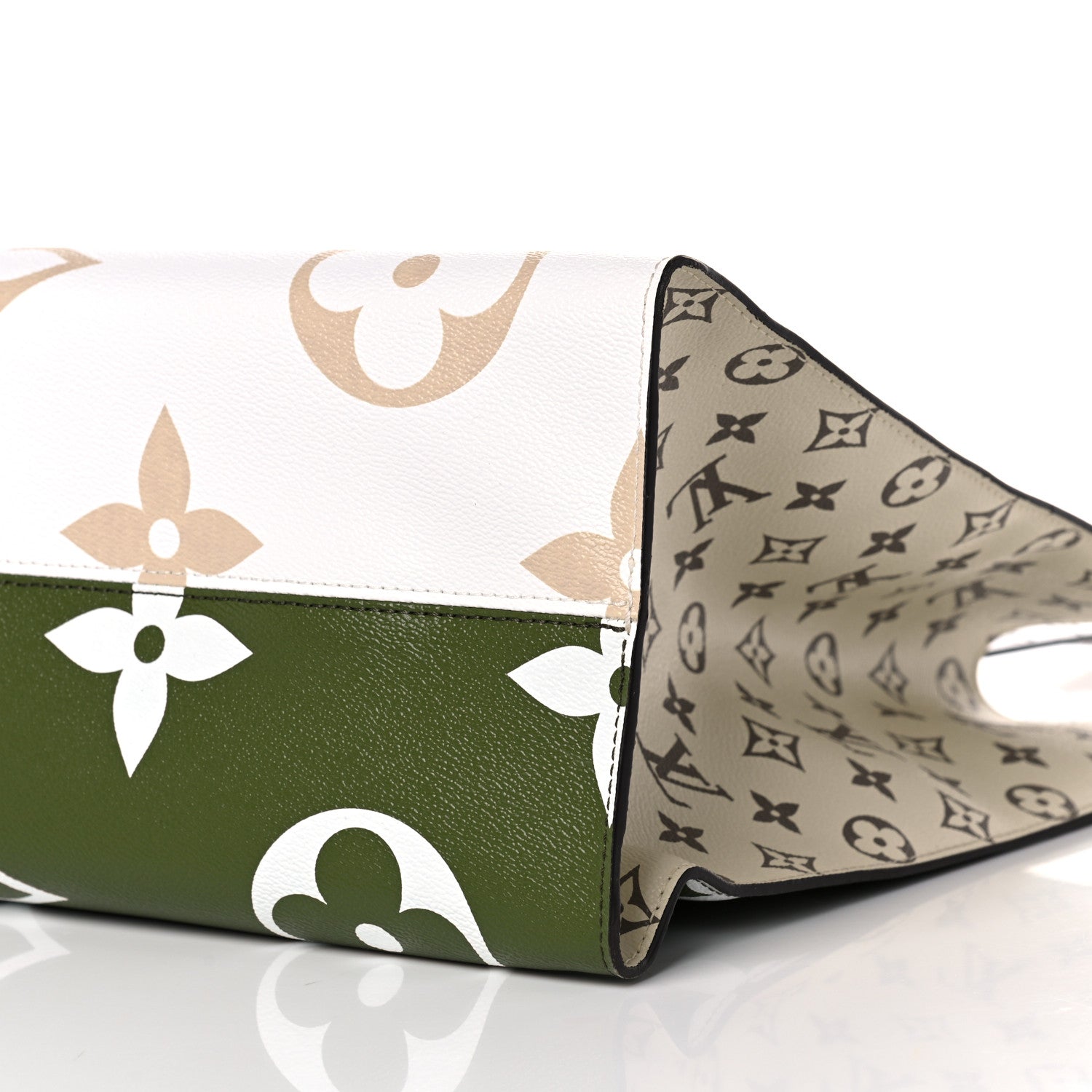 Louis Vuitton Monogram Giant Onthego GM Kaki Beige 9 of 10