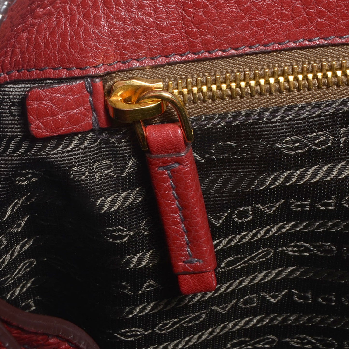 Vitello Daino Shoulder Bag Rubino