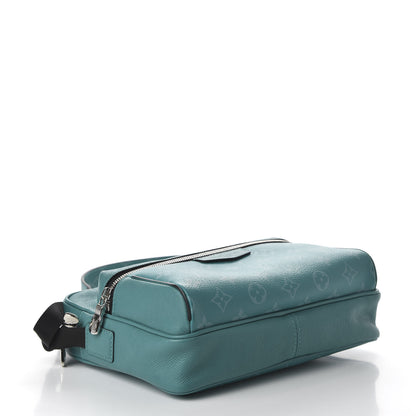 Louis Vuitton Taiga Monogram Outdoor Messenger Vert 4 of 9